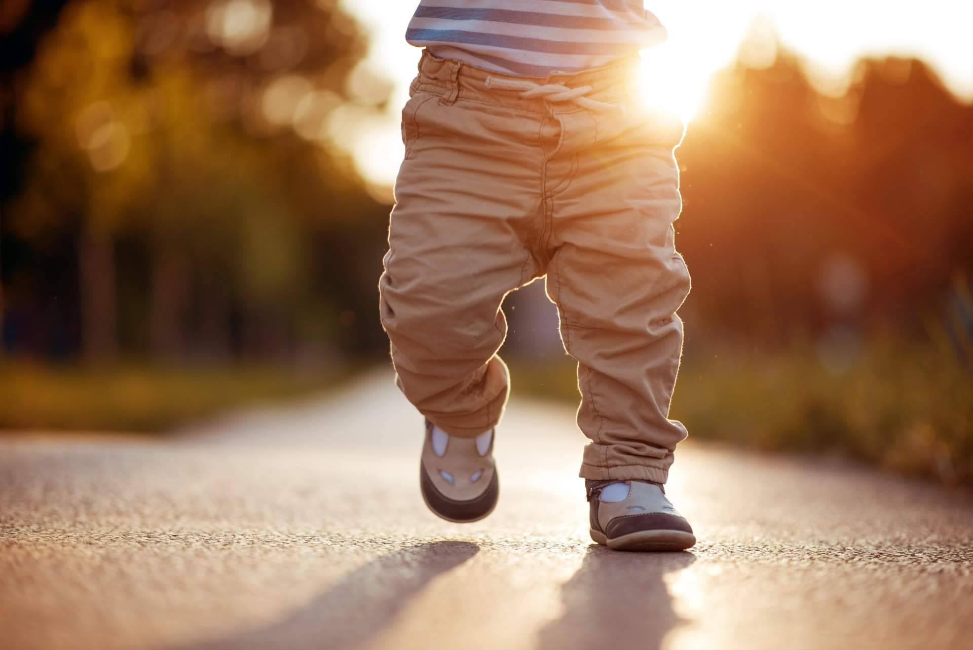 Calzado infantil respetuoso para el desarrollo natural de los pies