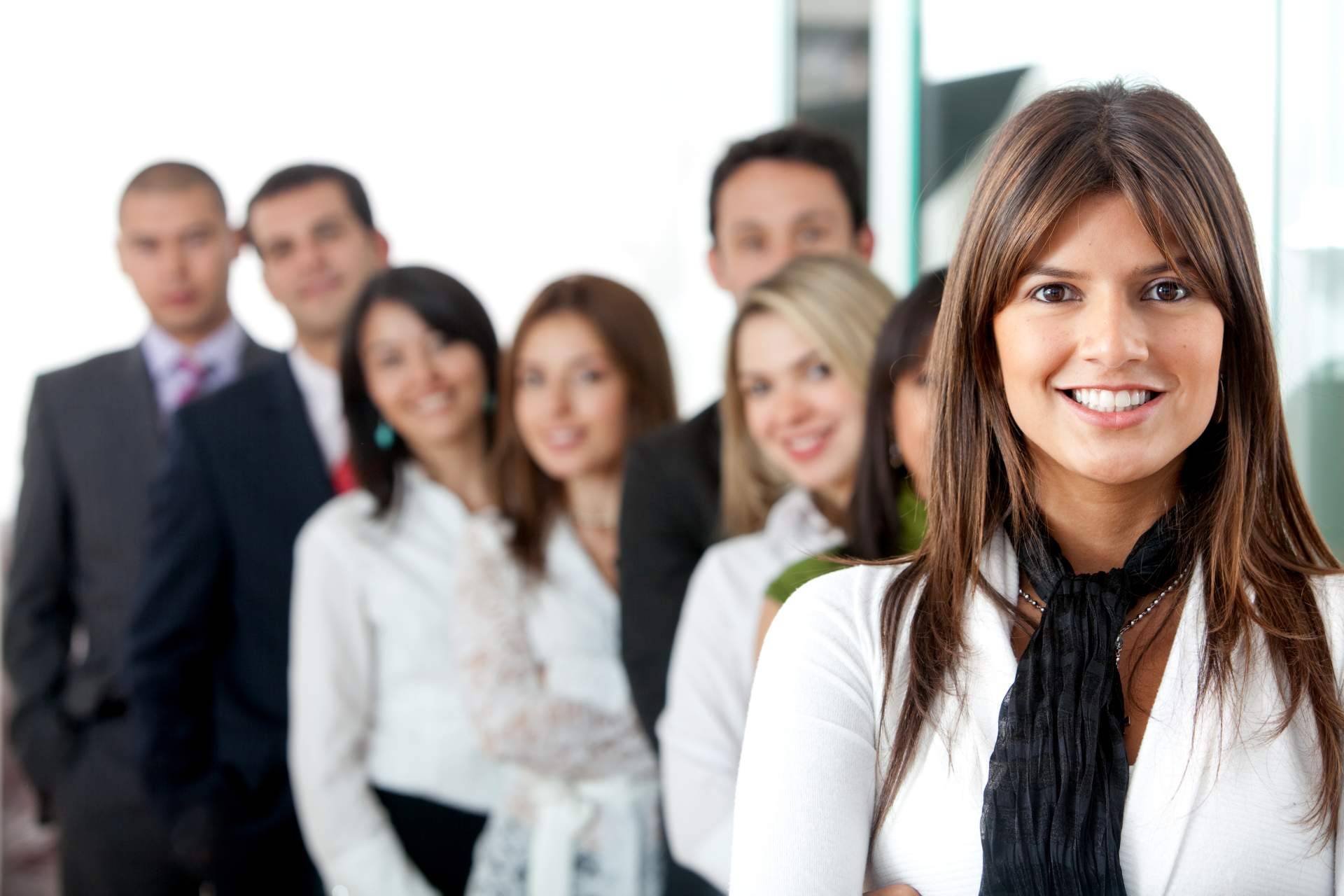 ¿Cuáles son los beneficios de externalizar las funciones de recursos humanos?