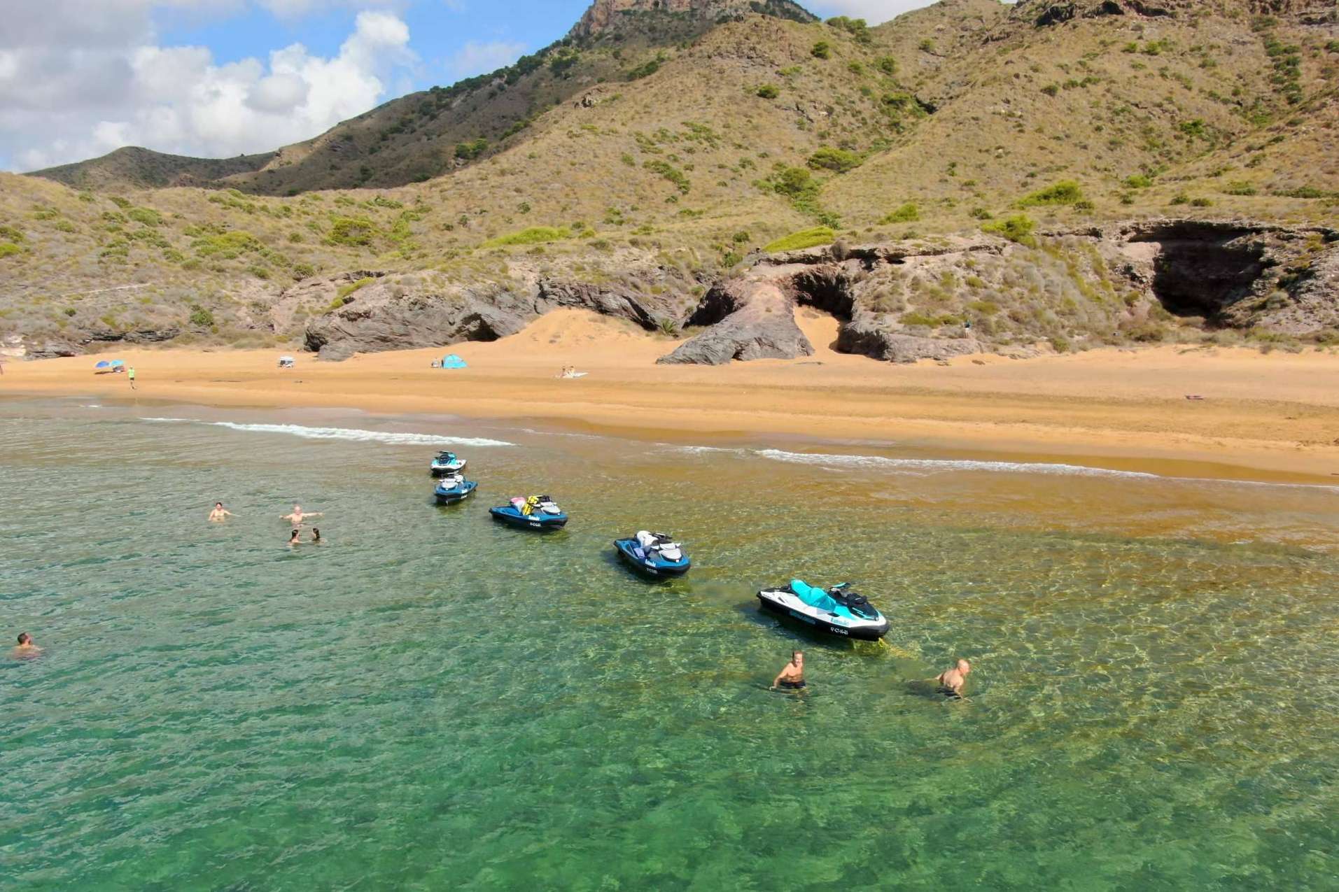 Los tours y experiencias con el alquiler de motos de agua en Murcia, con Kalima Charter