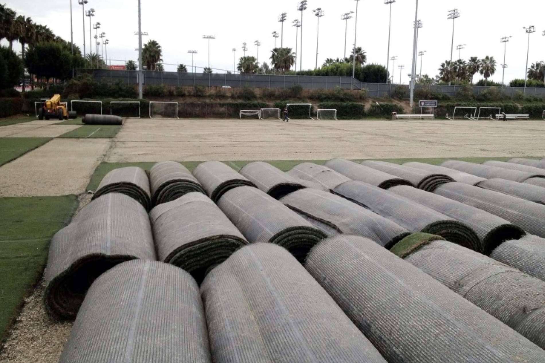 Una tendencia de mercado en alza para la instalación de jardines, residenciales y actividades de ocio es el césped reciclado de fútbol