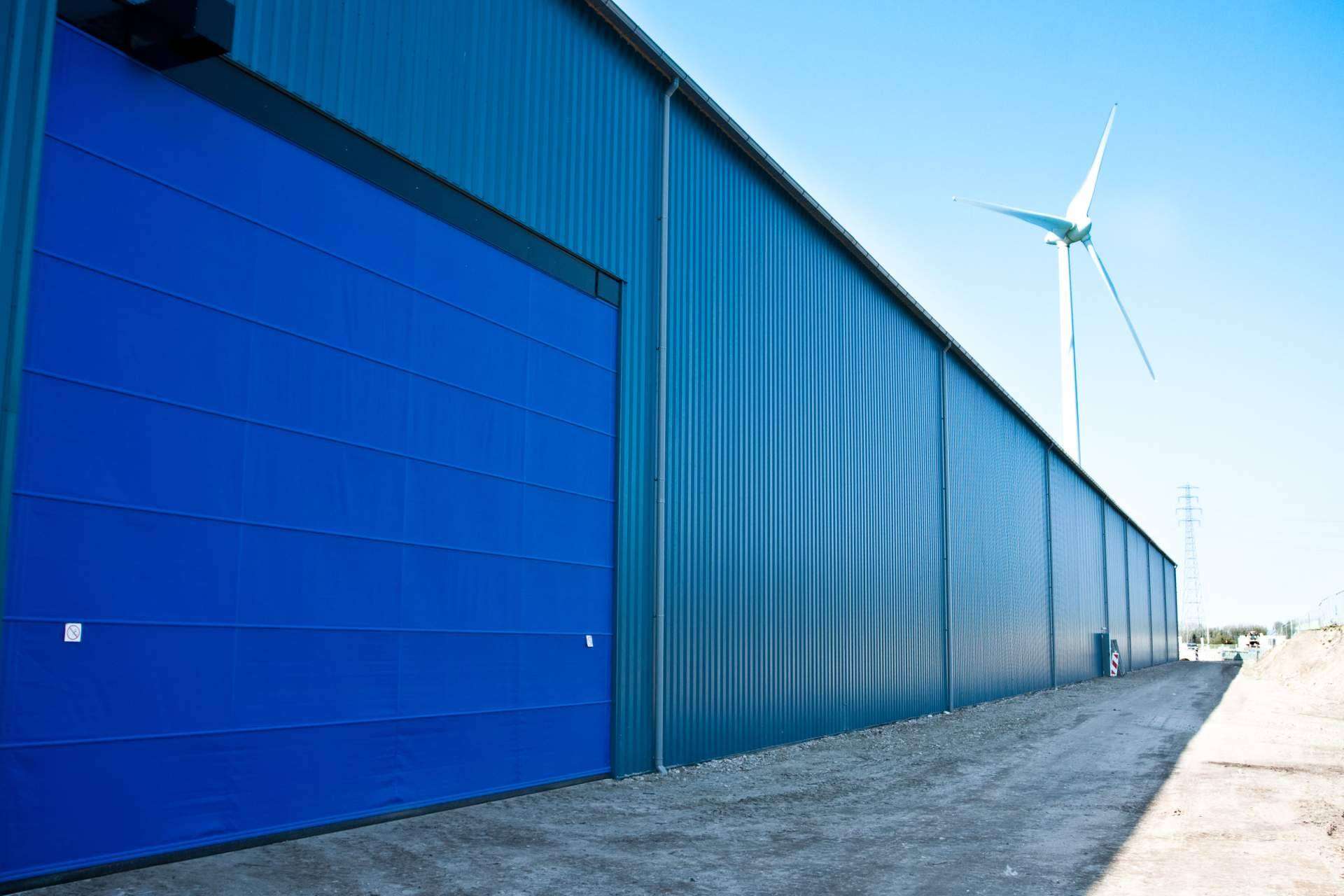 Puertas de grandes dimensiones para mejorar el desarrollo industrial, con ASSA ABLOY