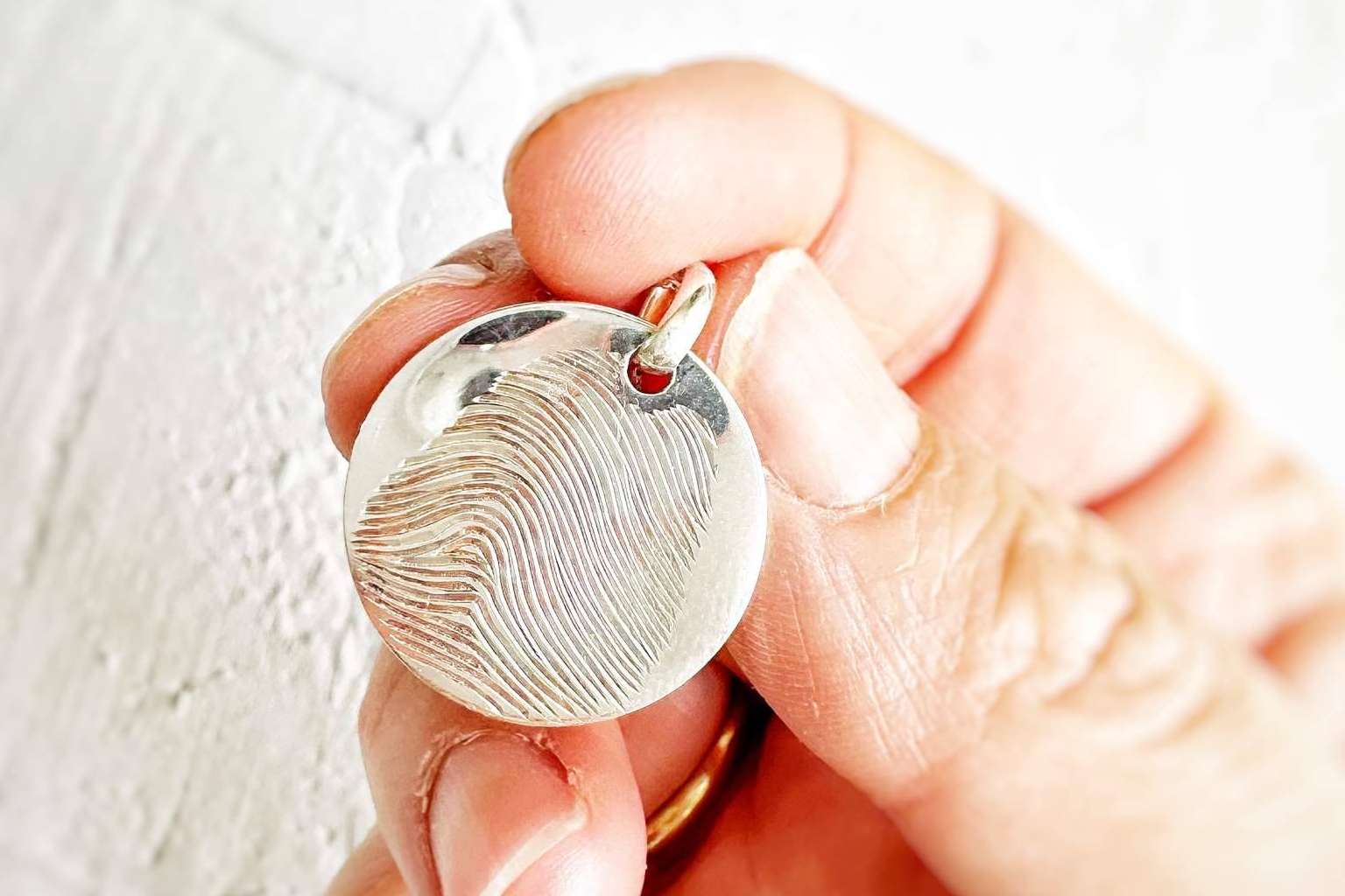 Las joyas personalizadas que revolucionan las emociones, con Dejando Huella