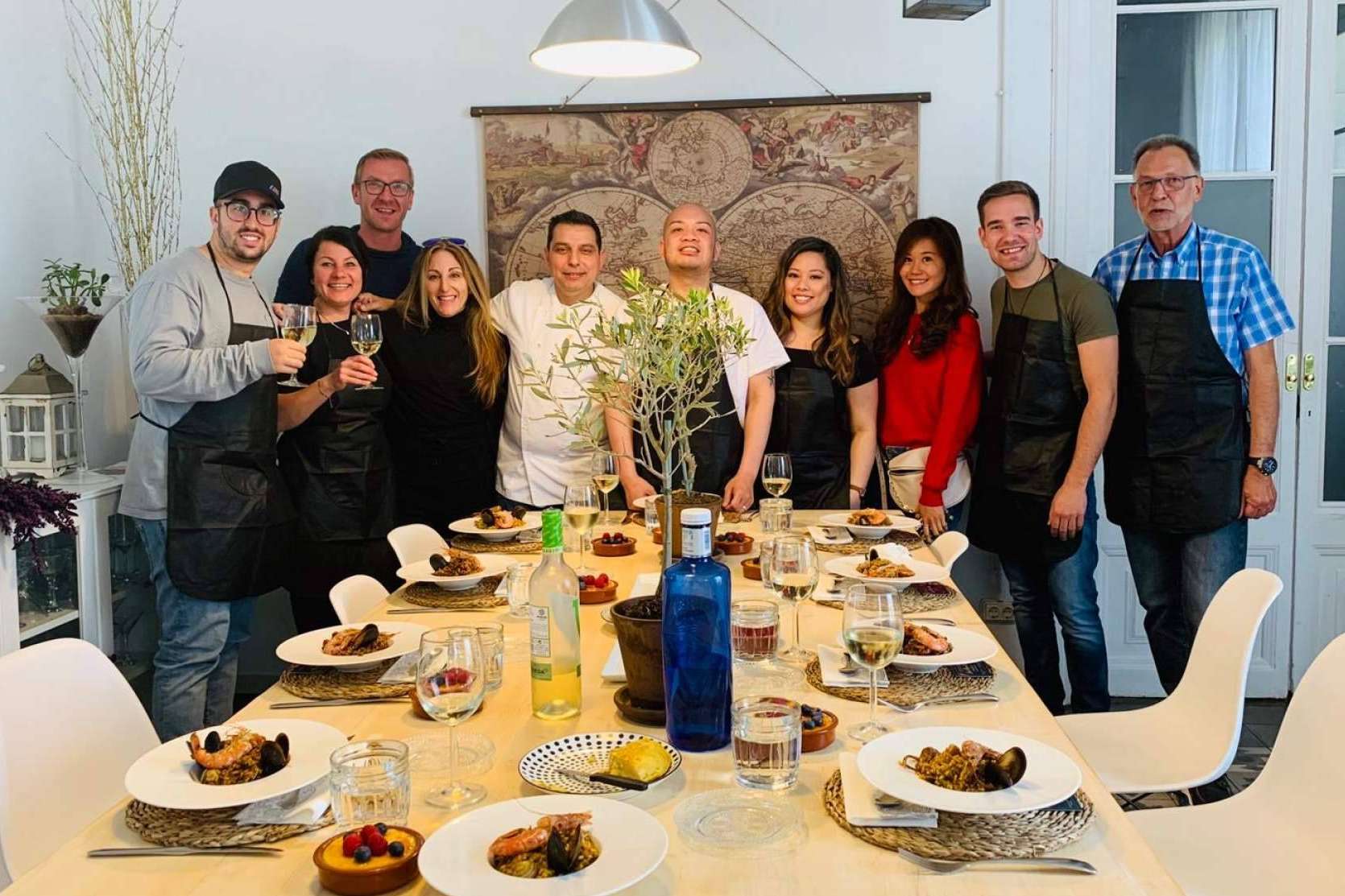 Just Royal BCN ofrece actividades de team building de cocina para empresas