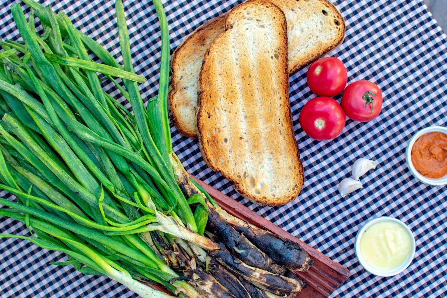 Los calçots de Pasa Tapas, una opción para los veganos y vegetarianos