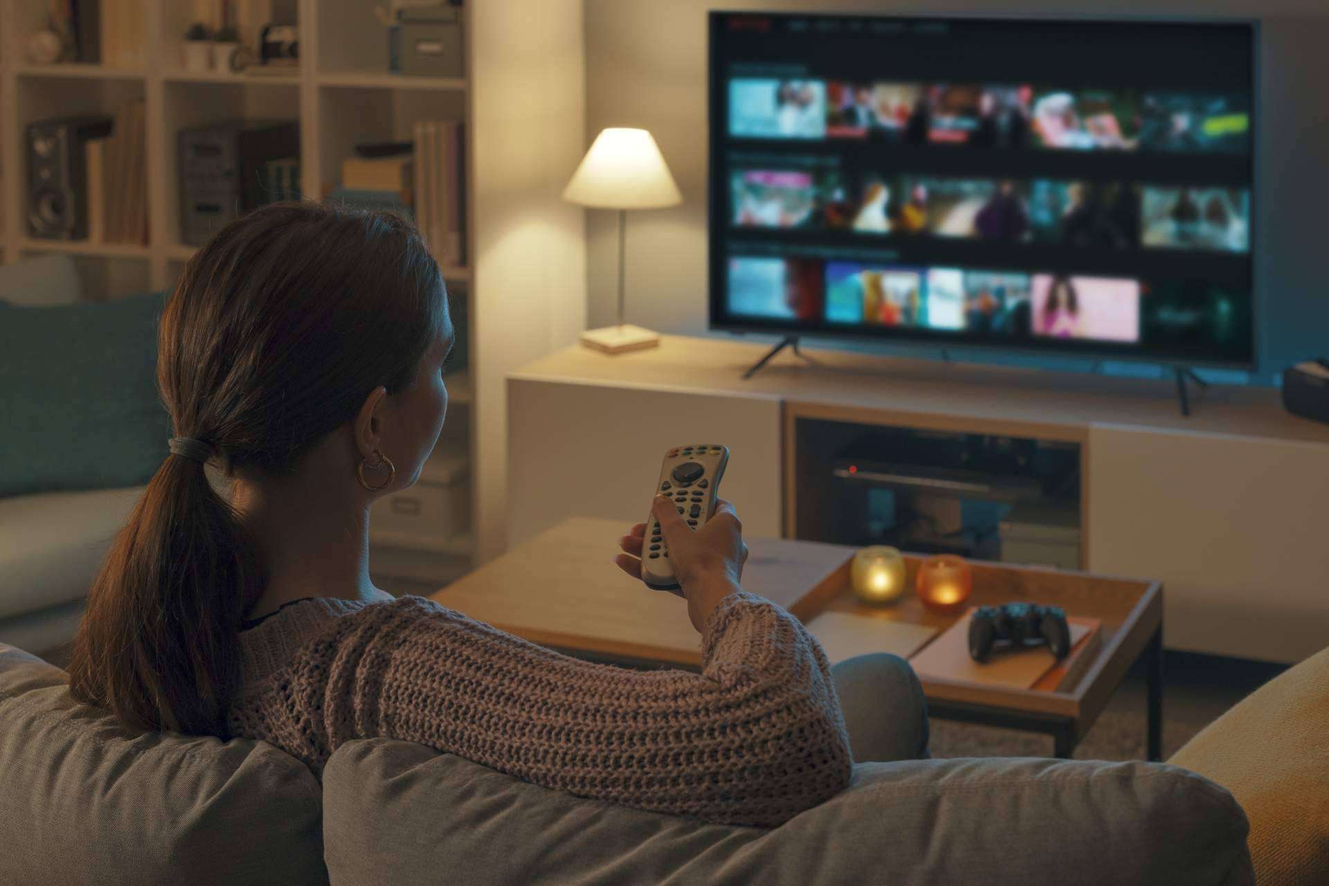 La nueva TV QLED C74, disponible en TCL, ofrece un auténtico color cinematográfico