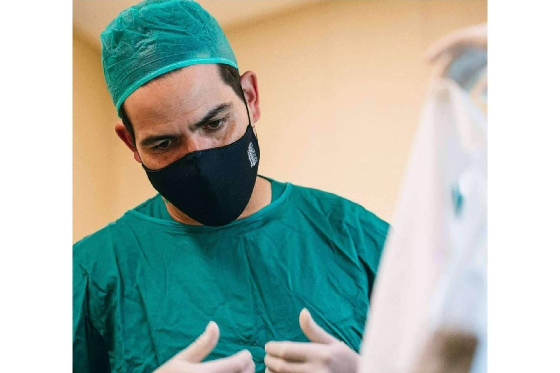 El Dr. Nelson Díez permite someterse a una cirugía mínimamente invasiva de hiperplasia prostática