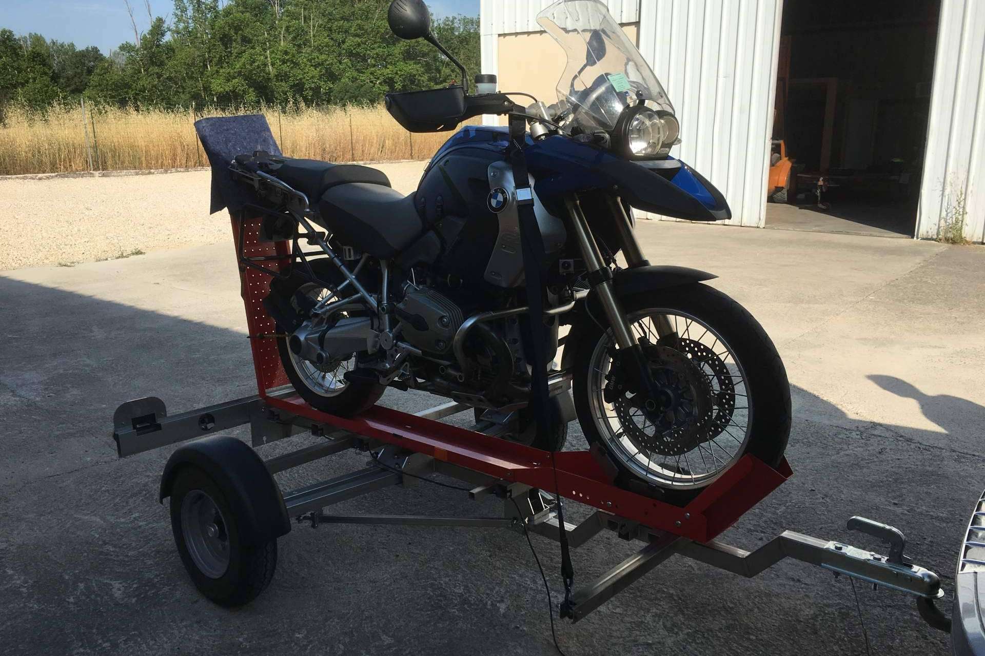 Busco Remolque ofrece una guía del uso de remolques para motos España