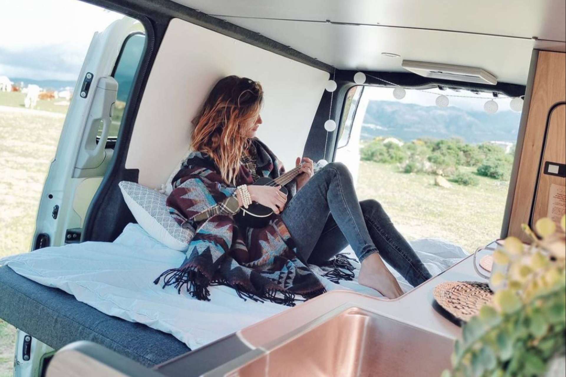 SurVan Camper propone un viaje en furgoneta camperizada por la costa de Andalucía