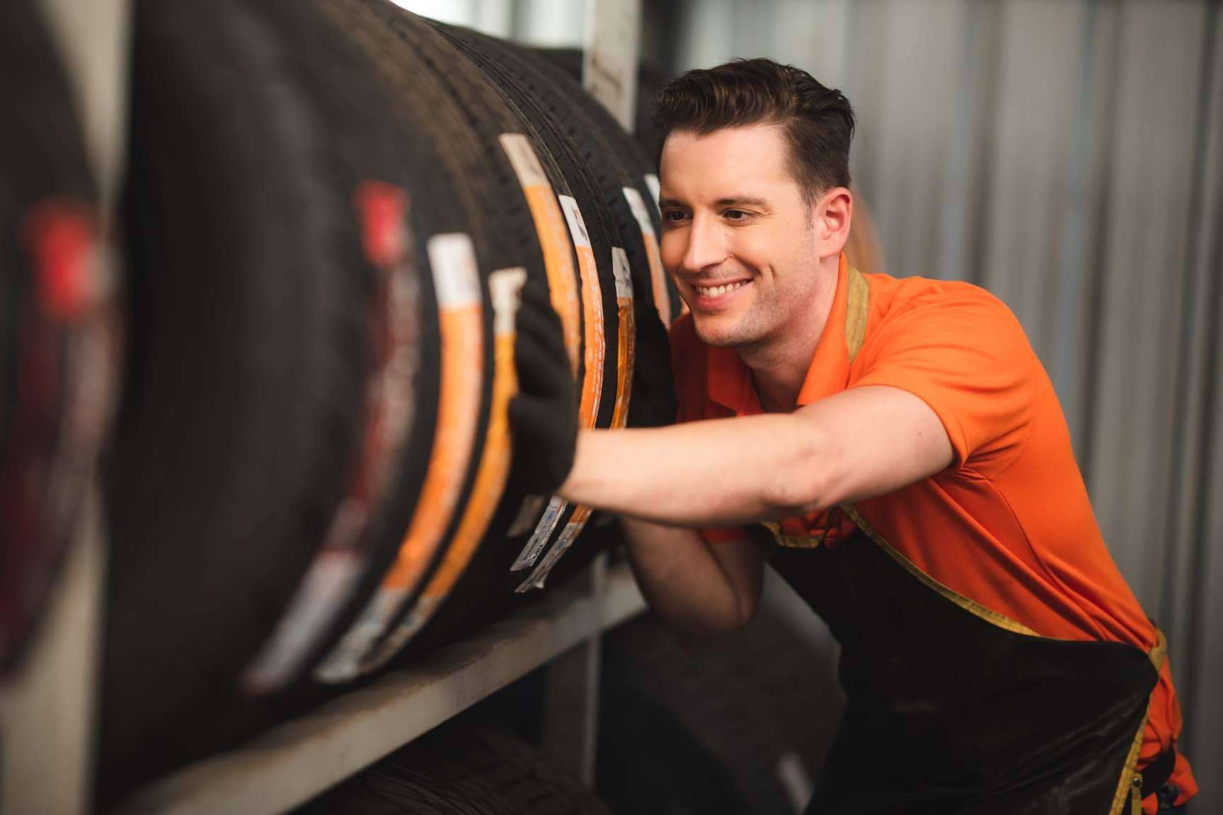 Aprovechar la promoción de Pirelli en los talleres de la red Blacktire y conseguir hasta 100 € en una tarjeta regalo