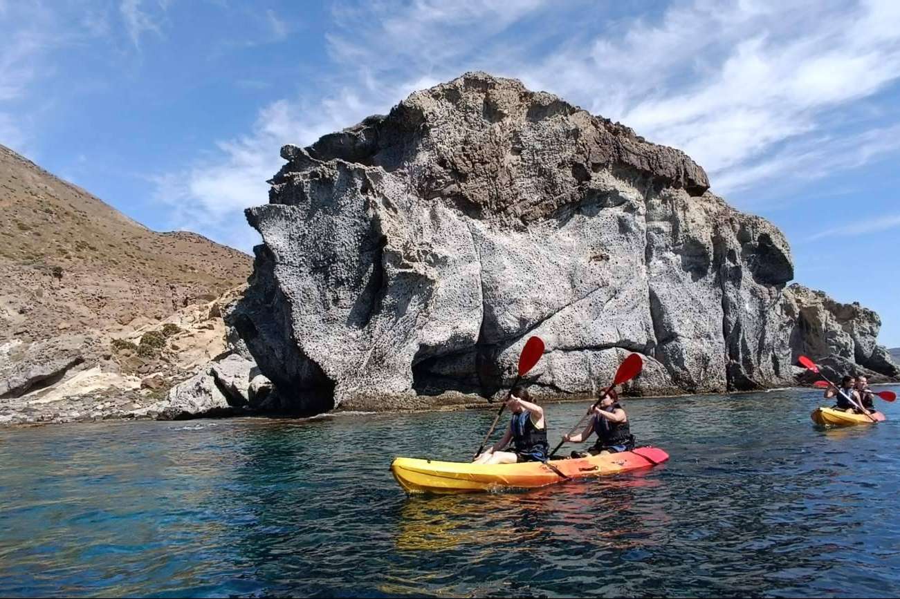 KayakSur, uno de los líderes en rutas en kayak y snorkel en Cabo de Gata
