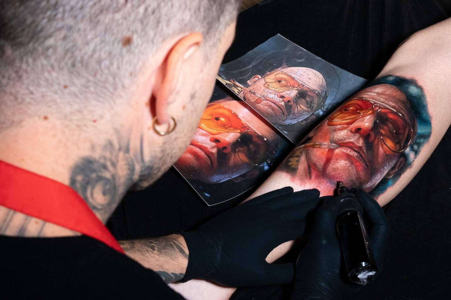 Tatuaje realista a color con los cursos de Habbility