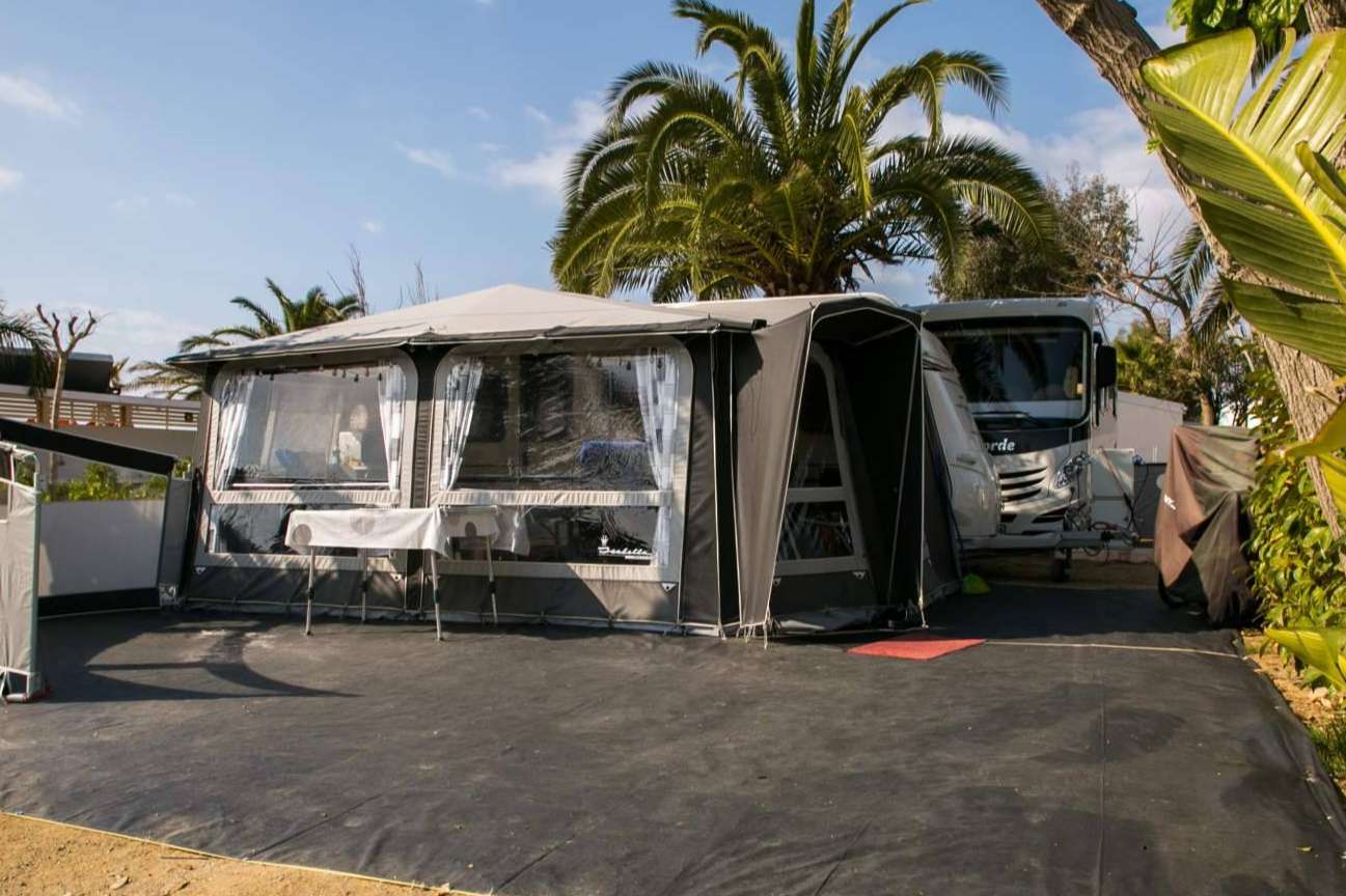 Parcelas de Alannia Els Prats y Alannia Costa Dorada; una buena elección para disfrutar del camping junto al mar