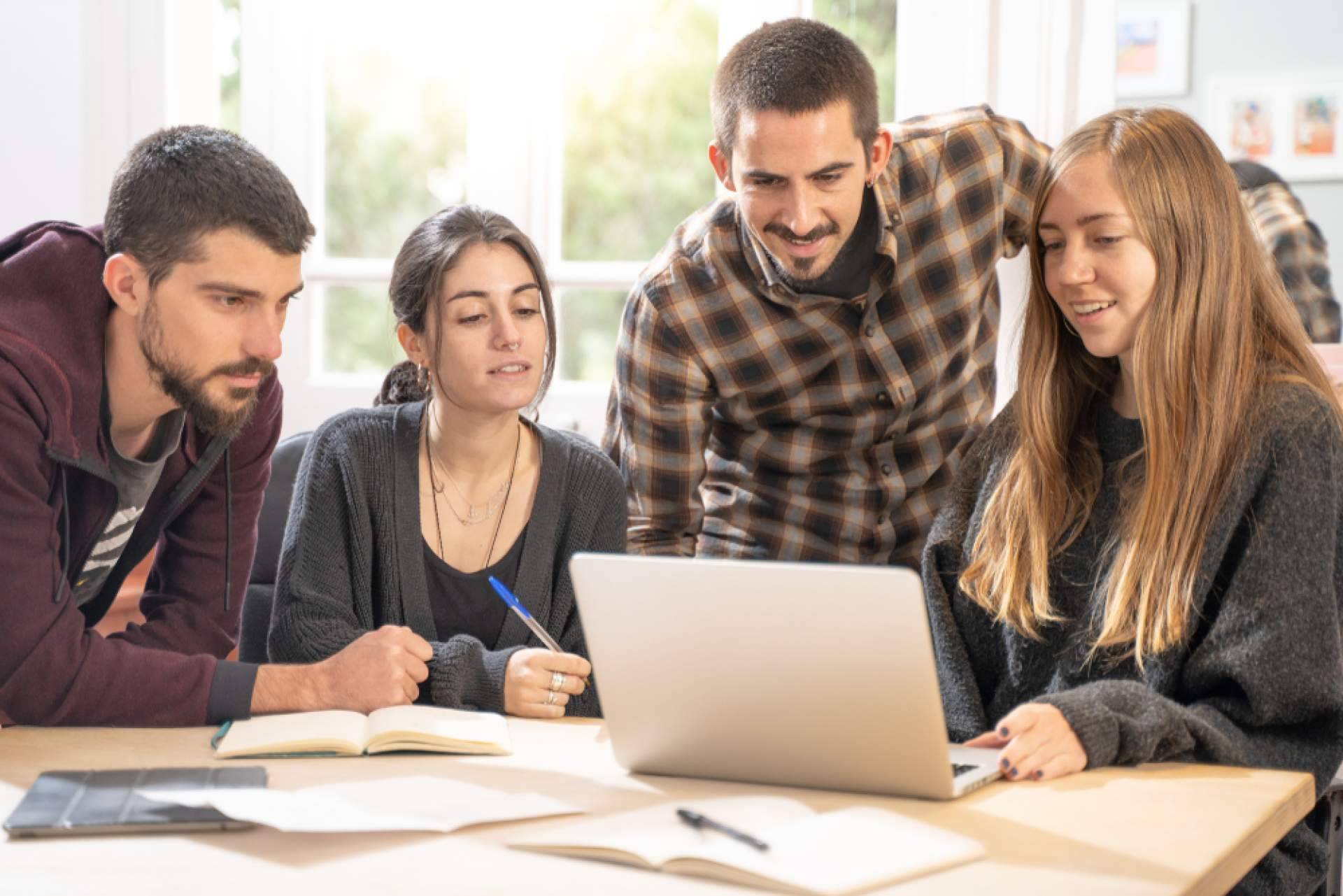 Aprender y aprobar mientras se disfruta del tiempo libre, con ApruebaTodo