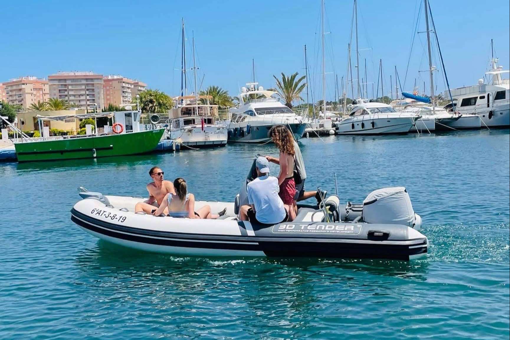 Kalima Charter y su servicio de alquiler barco sin licencia
