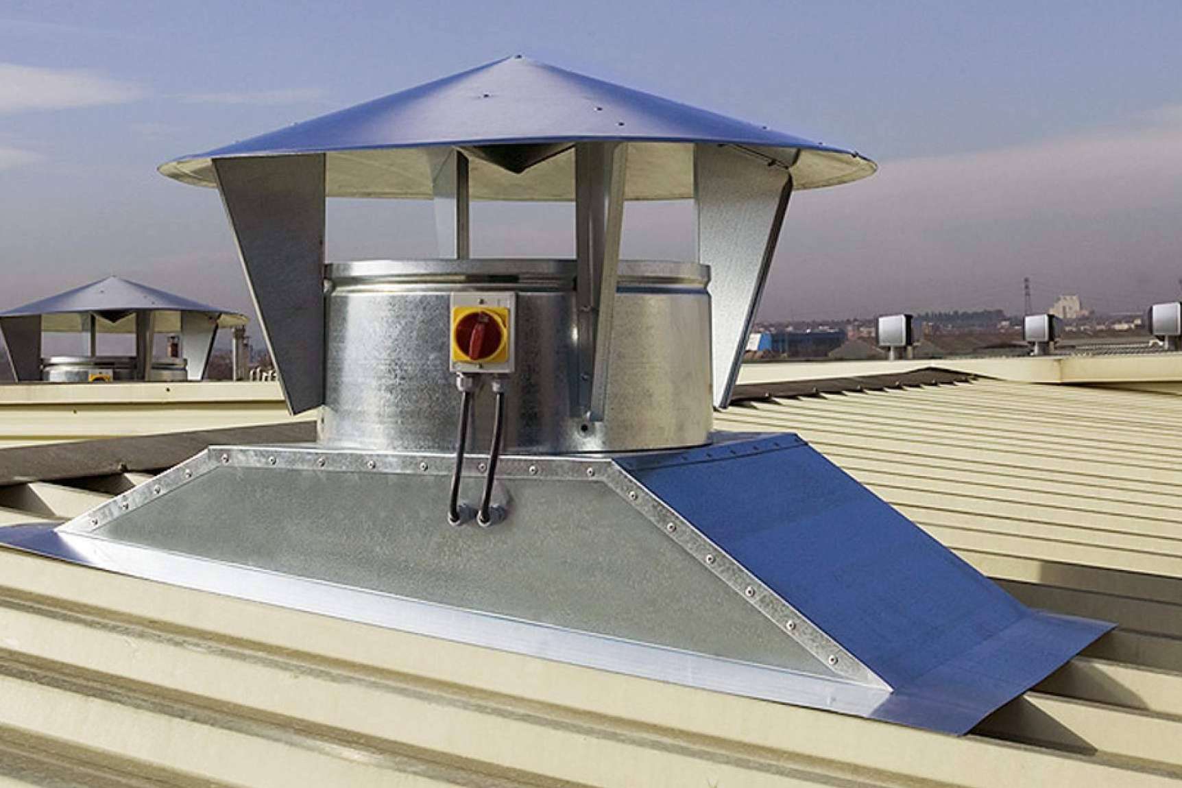 Calentamiento de naves industriales debido a olas de calor