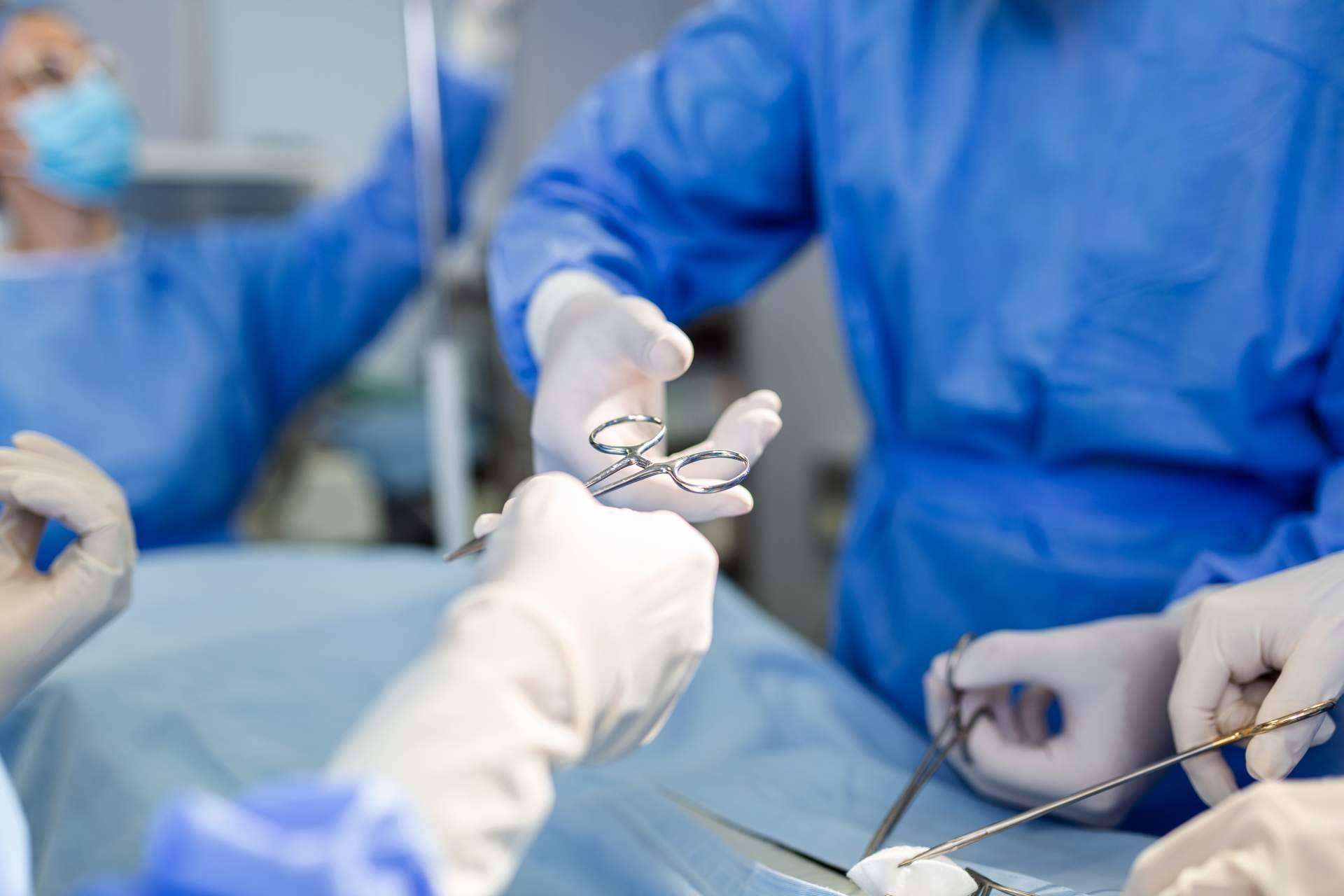 La innovadora cirugía de hernia discal no requiere ingreso hospitalario y dura menos de una hora