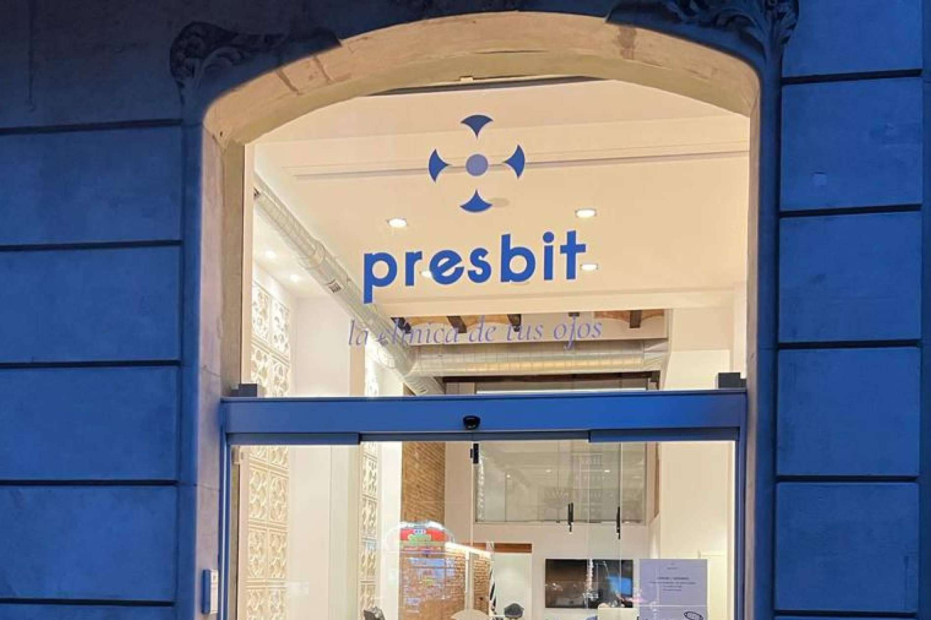 La clínica de los ojos, Presbit