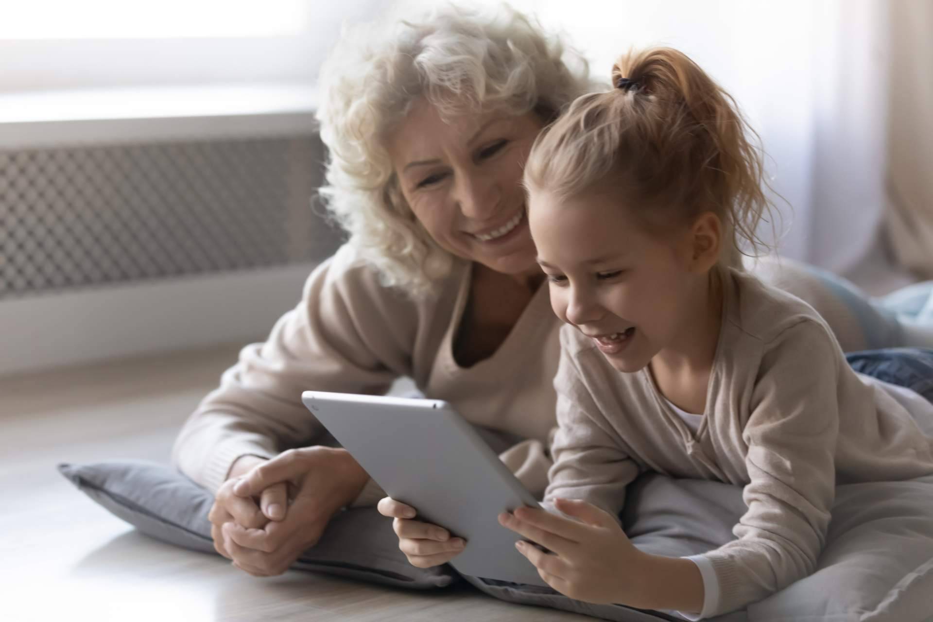 OROC Fibra y Móvil reactiva sus tarifas familiares para compartir datos en el Día del Abuelo