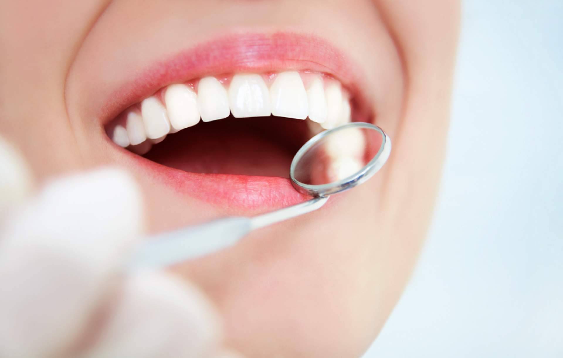 Cómo afectan los deportes de agua a la salud bucodental, con Samprodent