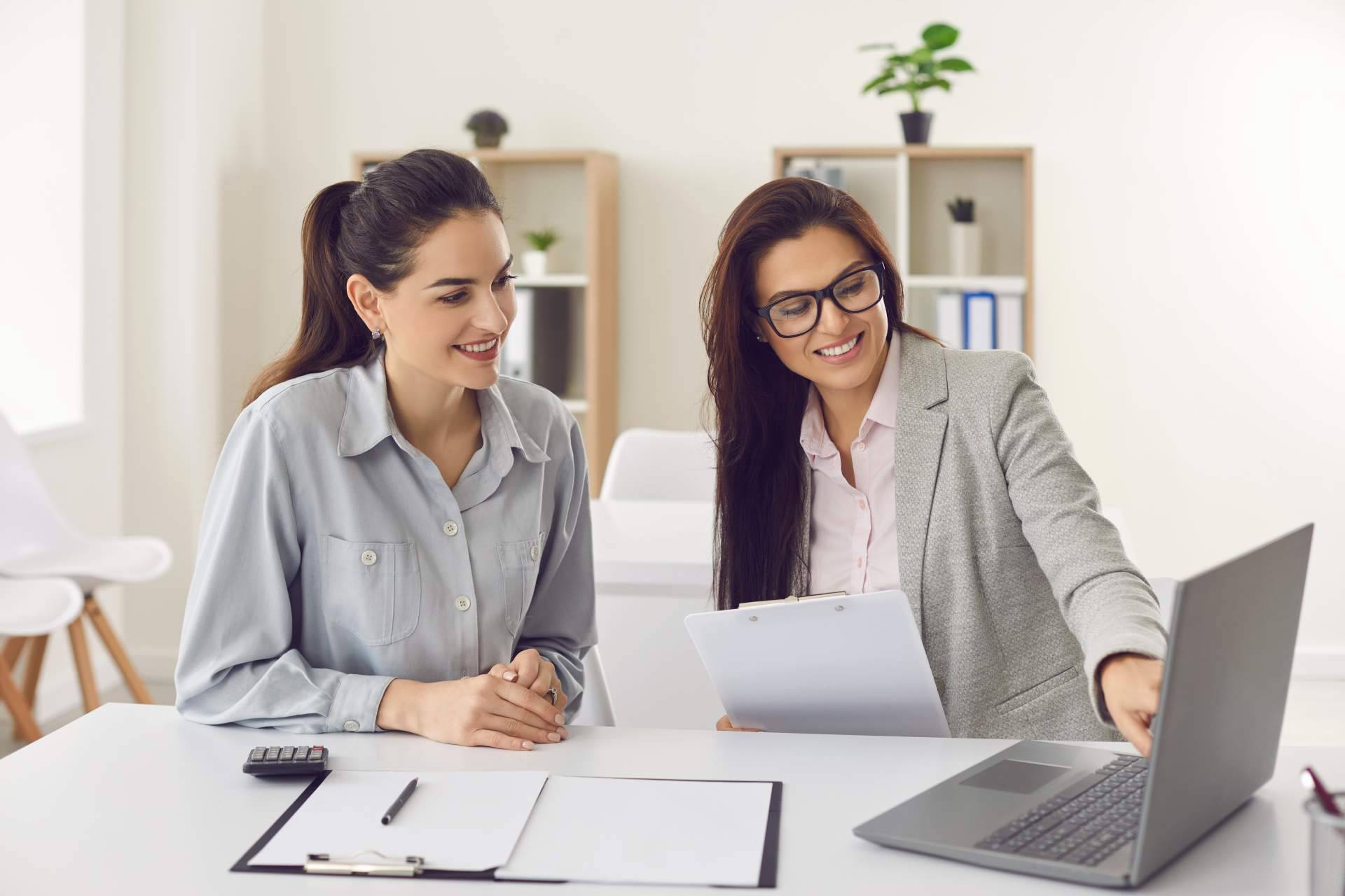 La importancia de la asesoría fiscal y contable para el éxito de una empresa, con Elite Wave Assessors