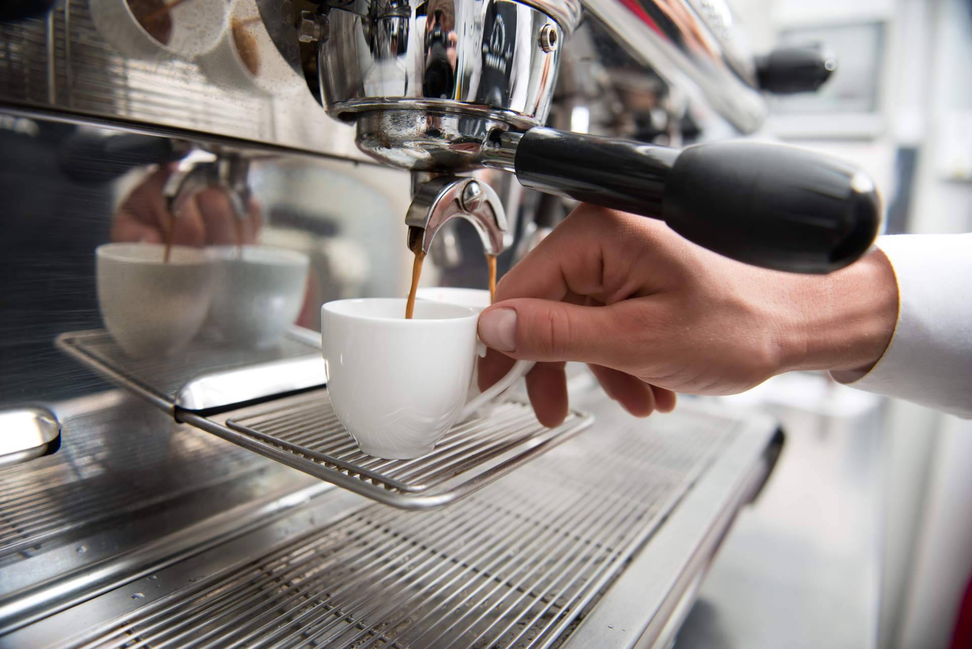 Auxihostelería y sus distintos modelos de cafeteras industriales