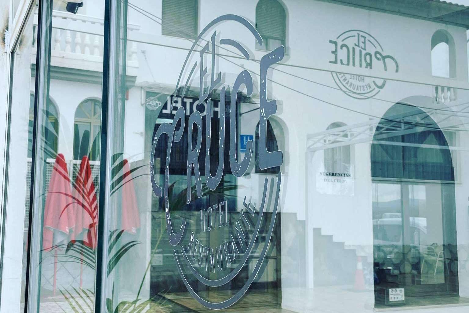 El Cruce Chauchina es un hotel restaurante cerca del aeropuerto con una marcada historia familiar