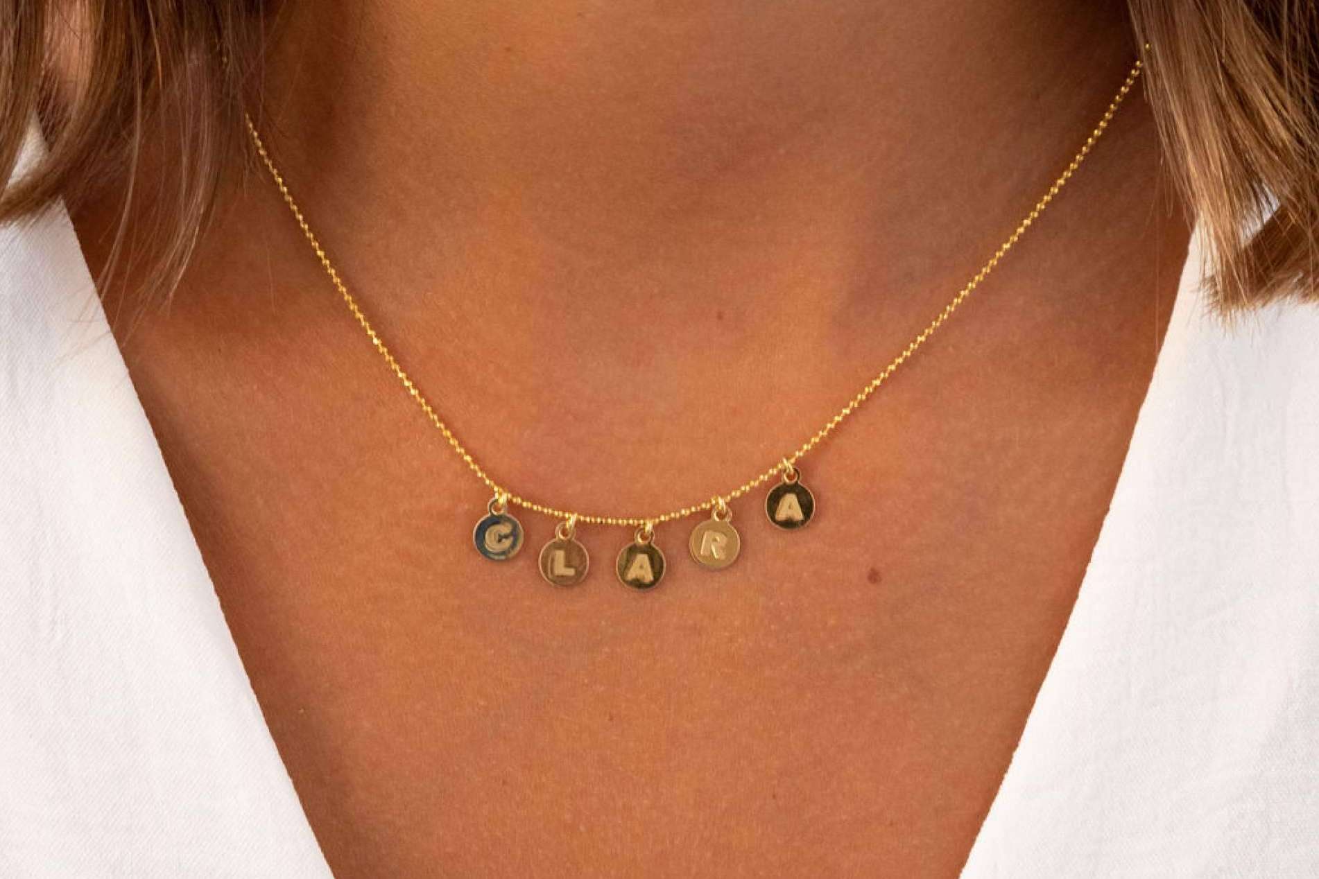 Anitials se suma a las últimas tendencias con su extenso catálogo de collares con iniciales