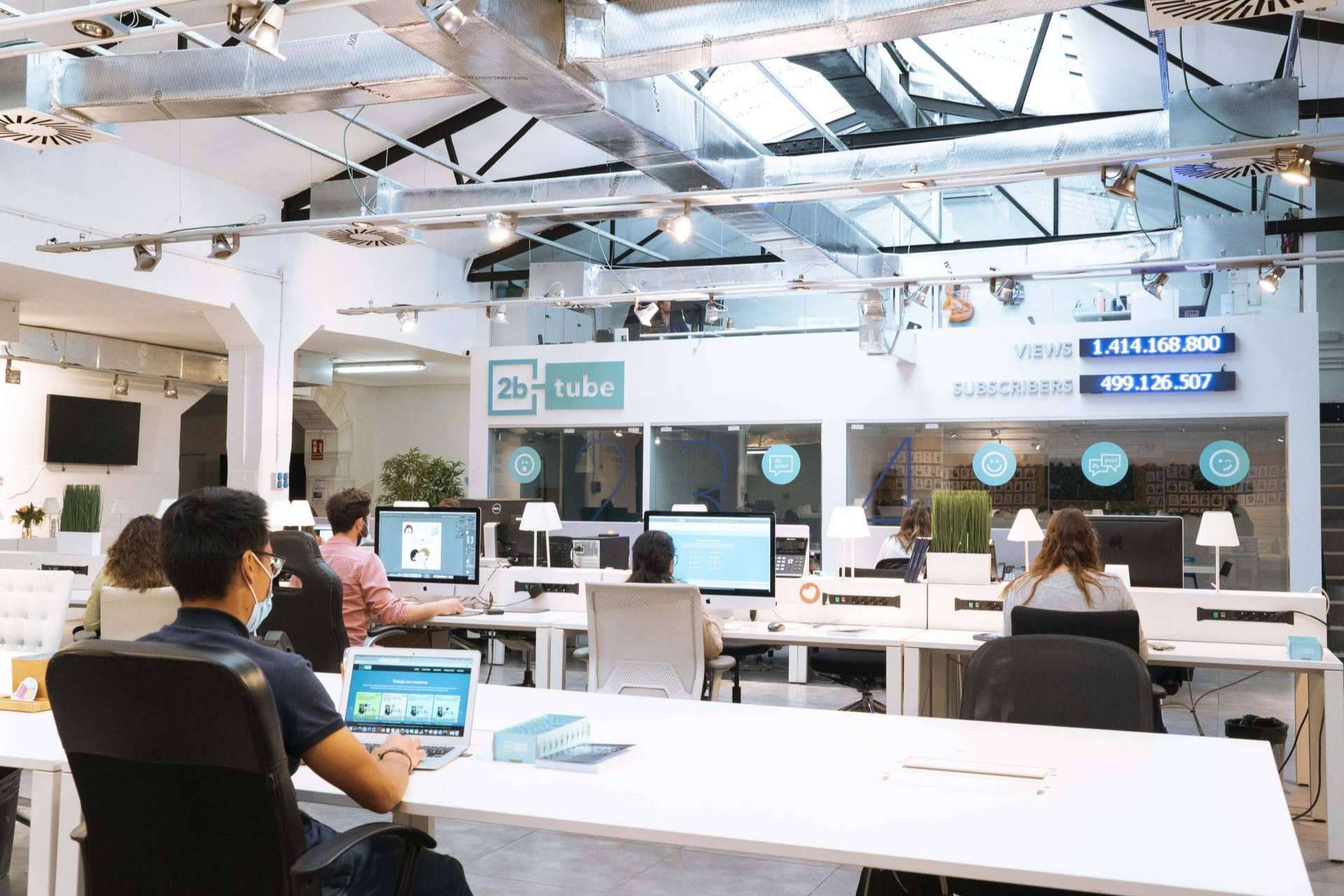 La agencia 2btube ha pasado de representar influencers a convertir en influyentes a las marcas