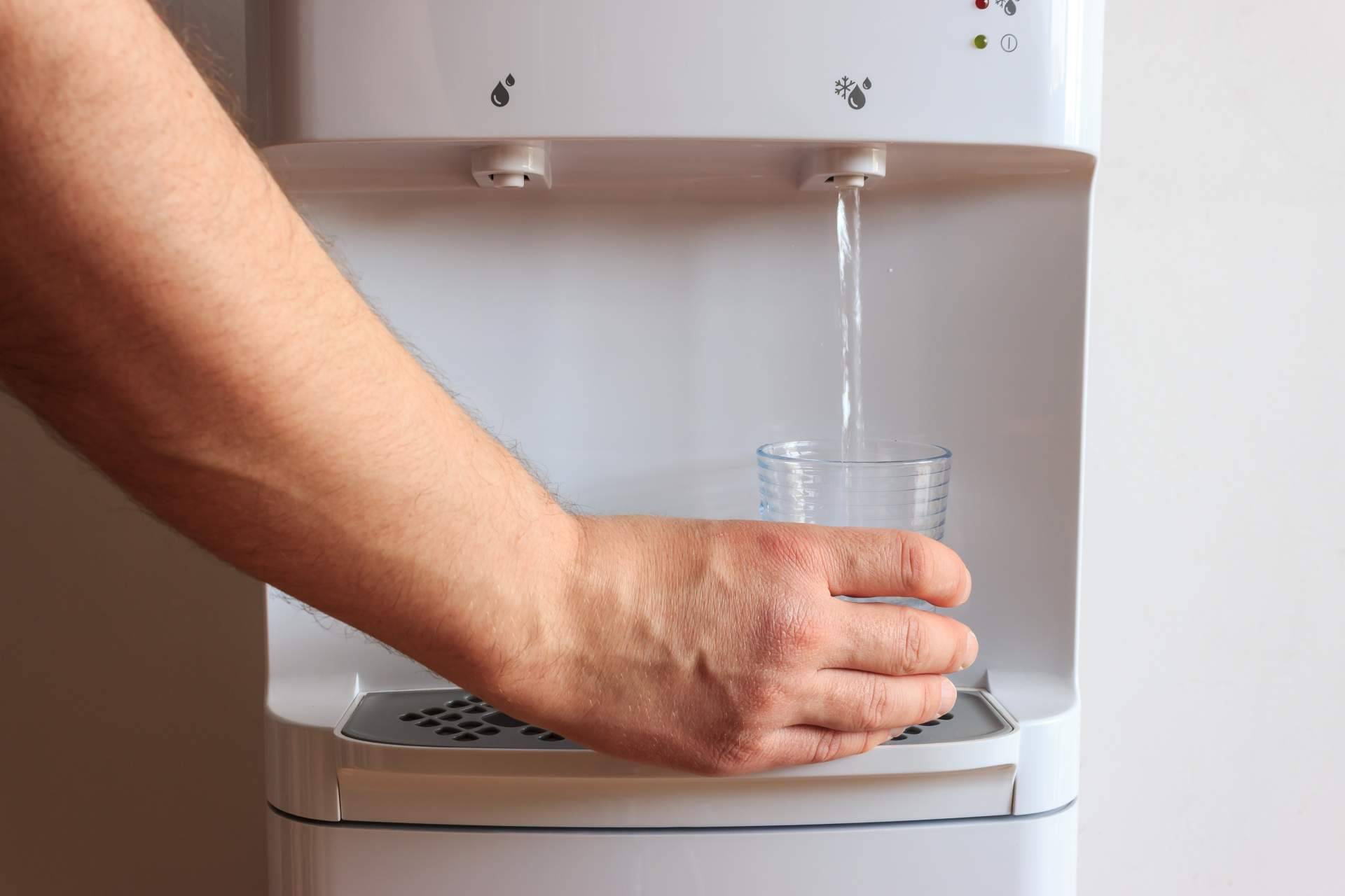 Dispensador de agua a domicilio en Valencia con Acquajet
