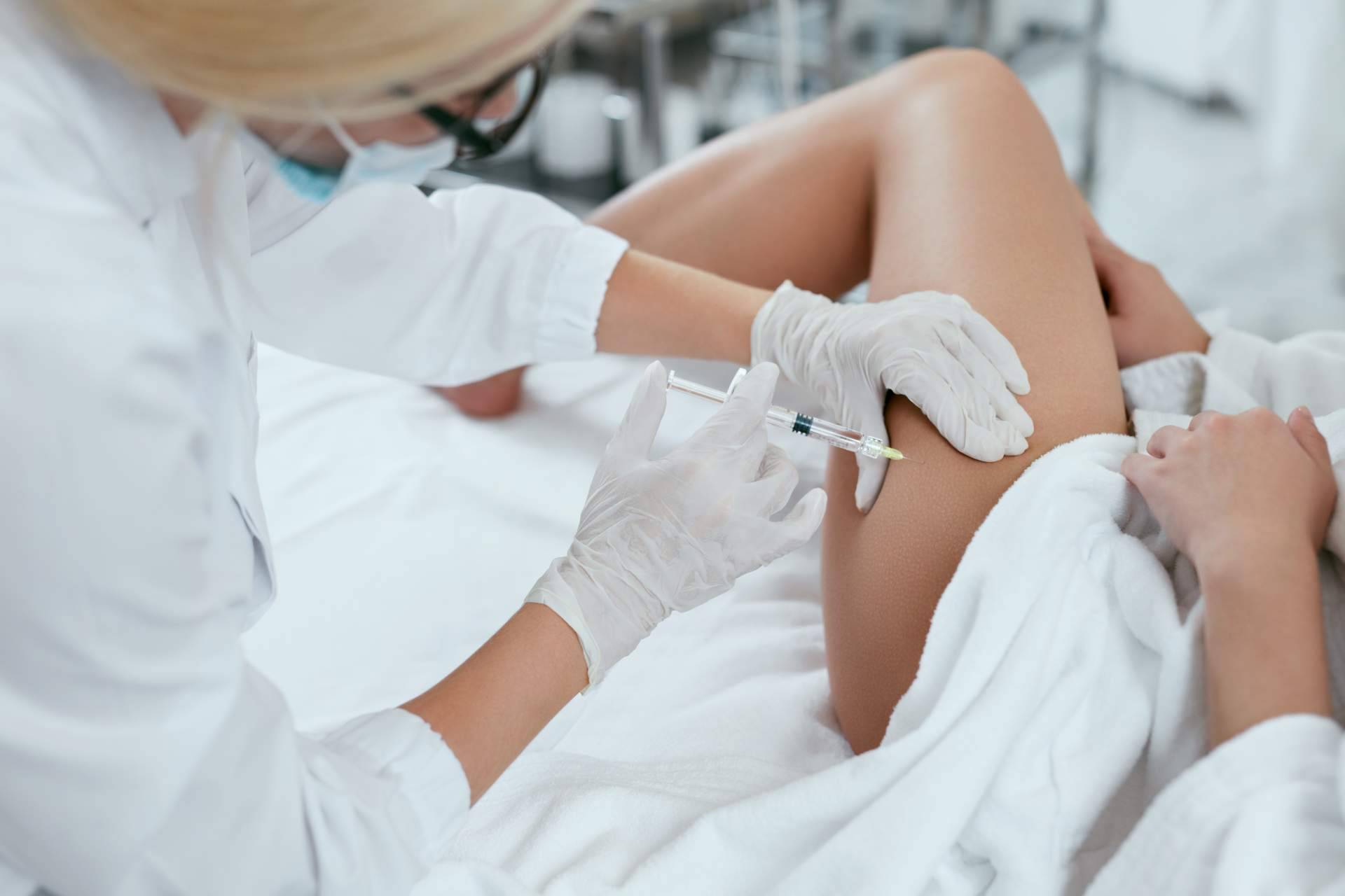 Mesoterapia corporal para tonificar e hidratar la piel y reducir la celulitis, los servicios de Clínica Zahara