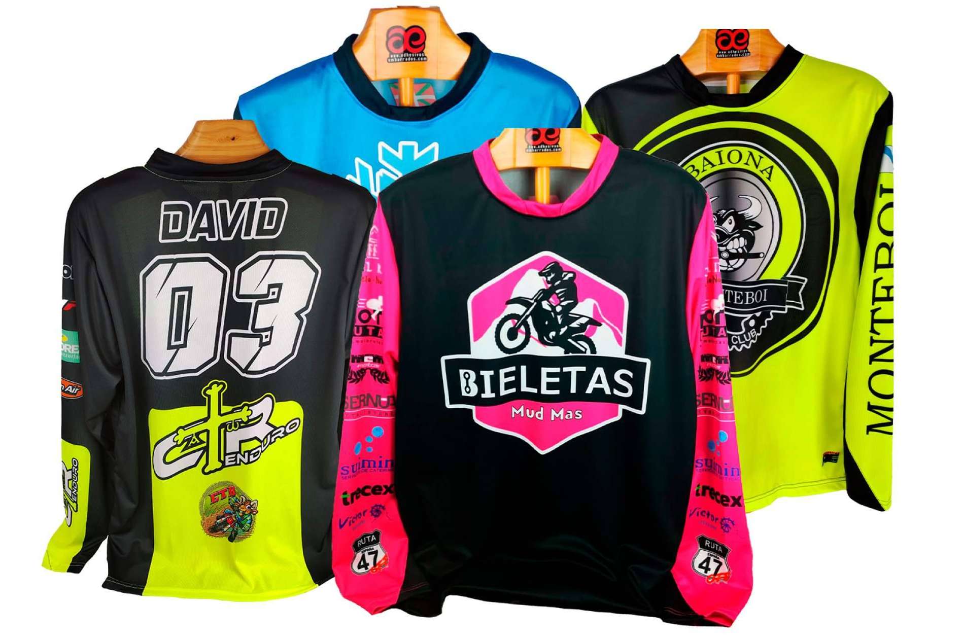 ADHESIVOSEMBARRADOS ofrece equipaciones personalizadas para motos offroad