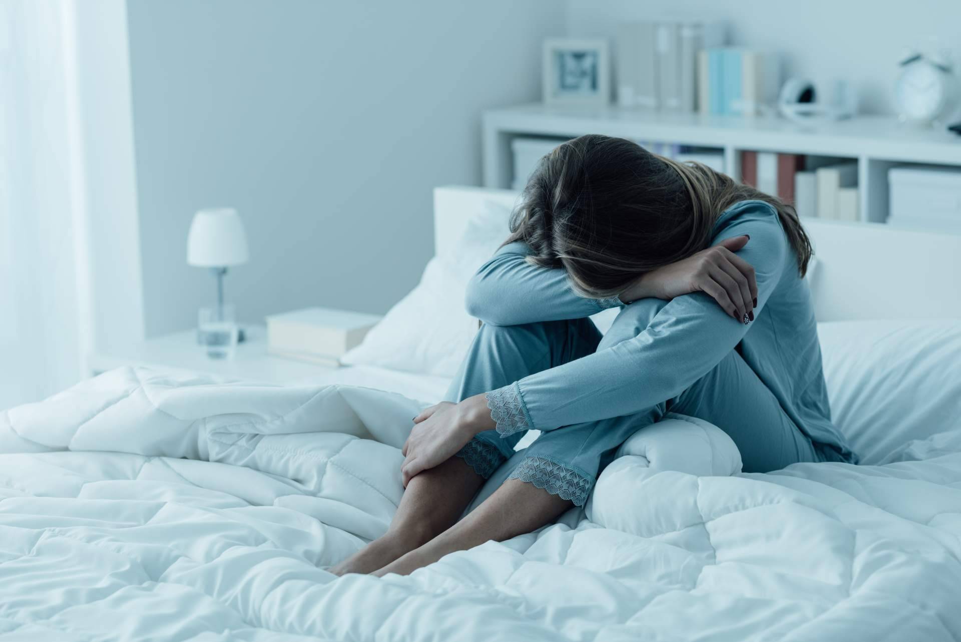 ¿Cuáles son sus características, síntomas y causas más comunes de la ansiedad y la depresión?