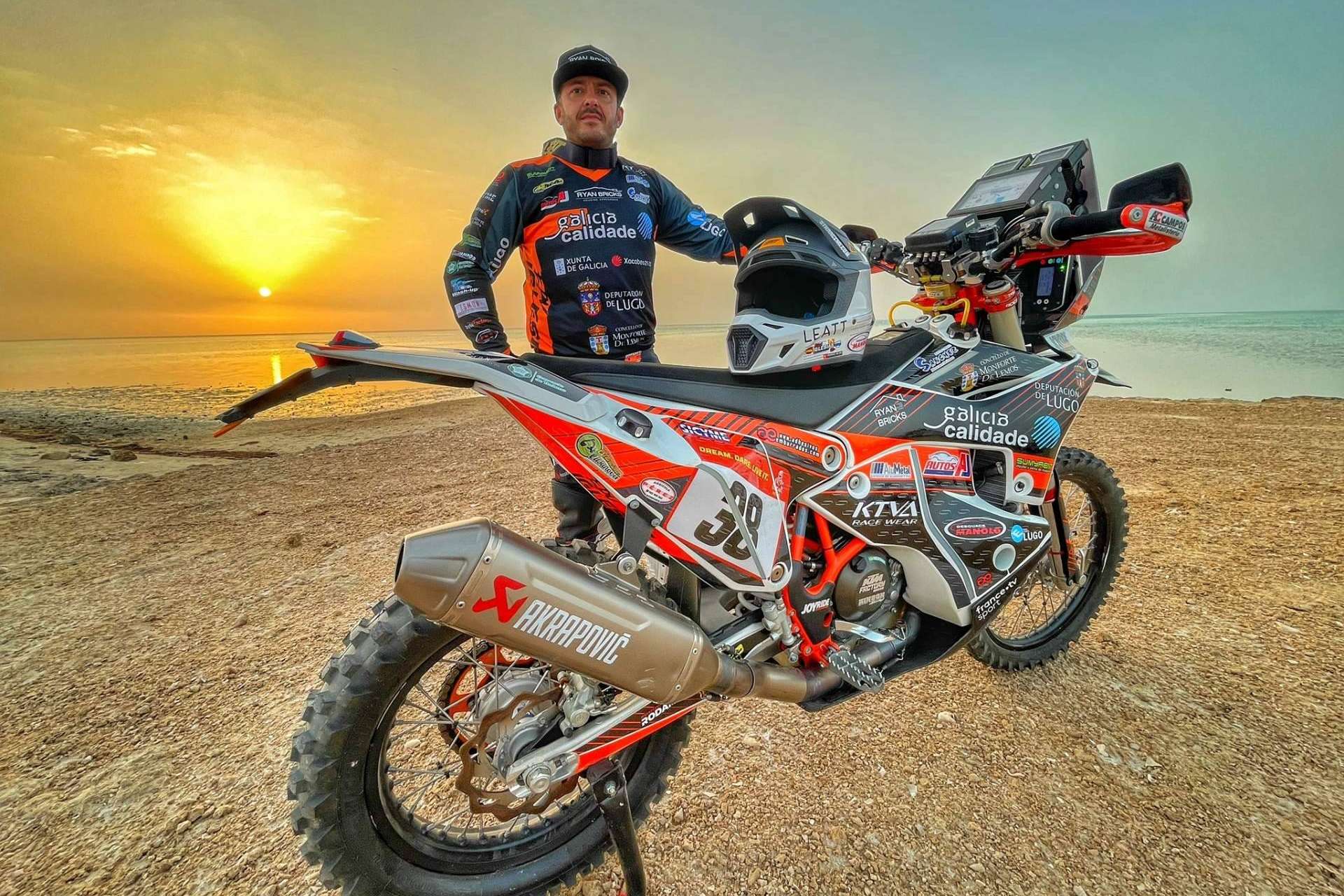 Los adhesivos personalizados para motos de motocross de ADHESIVOSEMBARRADOS