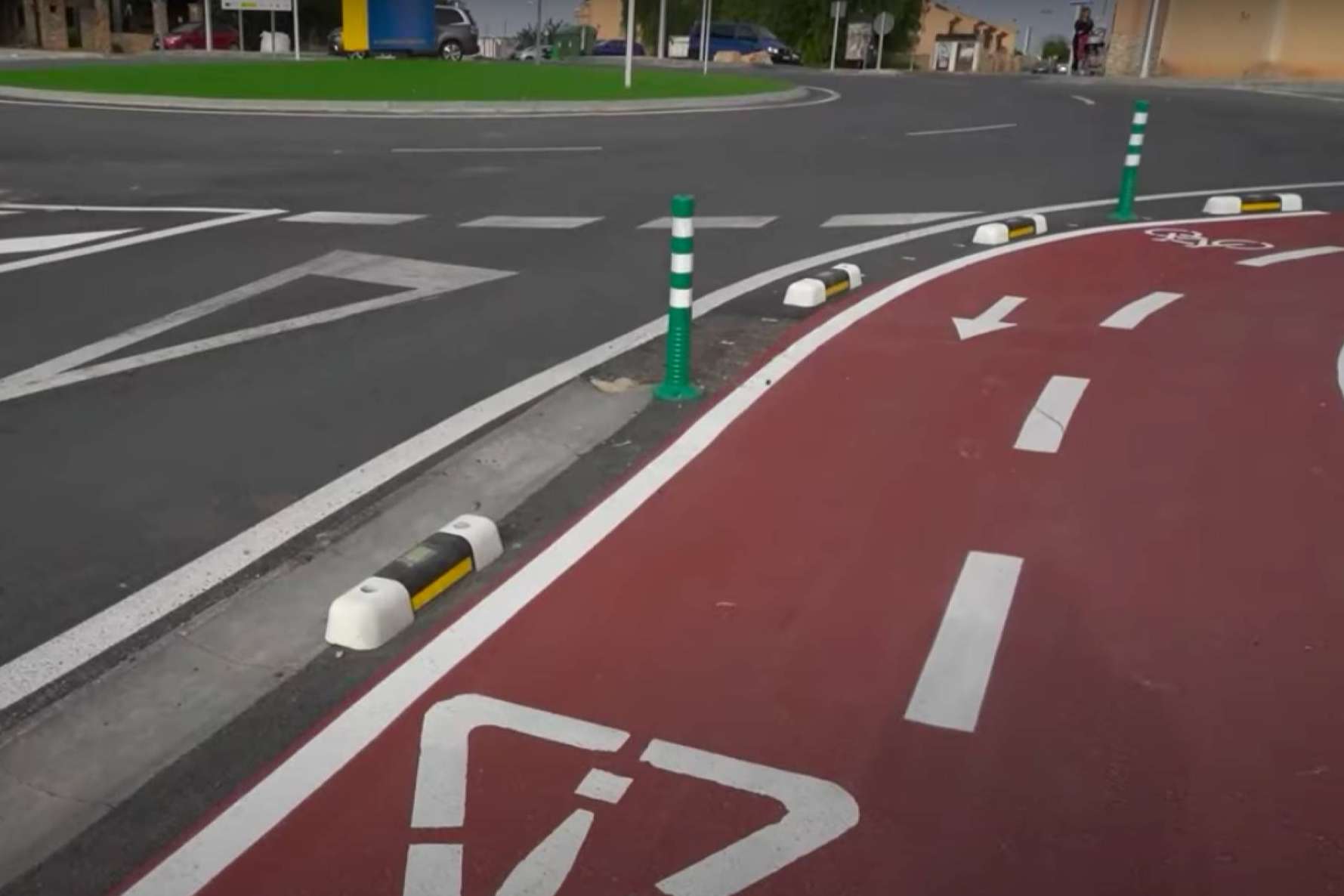 Abadecom se encargó del suministro de separador de carril bici fotoluminiscente para la ciudad de Cartagena