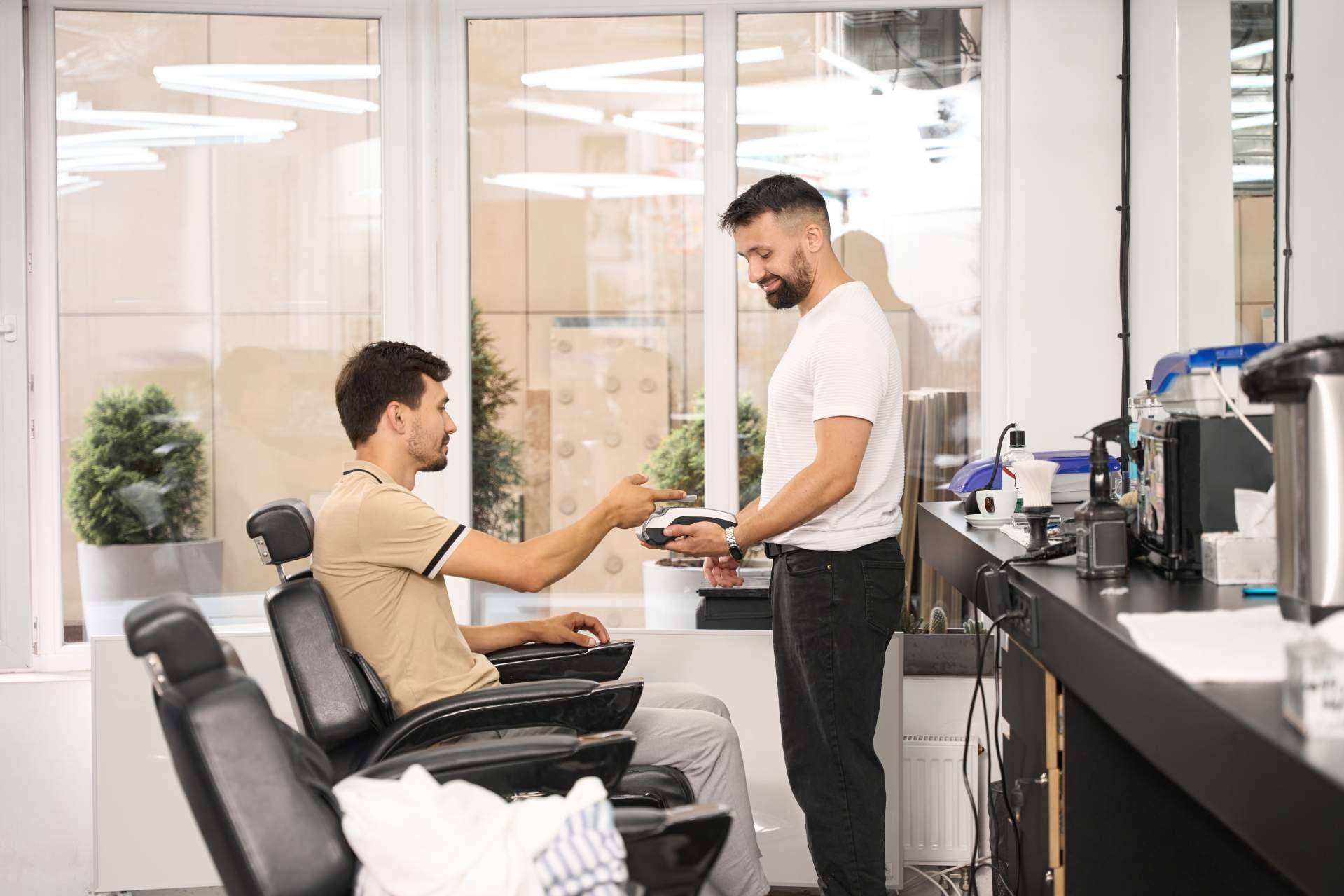 Las compras aplazadas en peluquerías y gimnasios aumentan en España