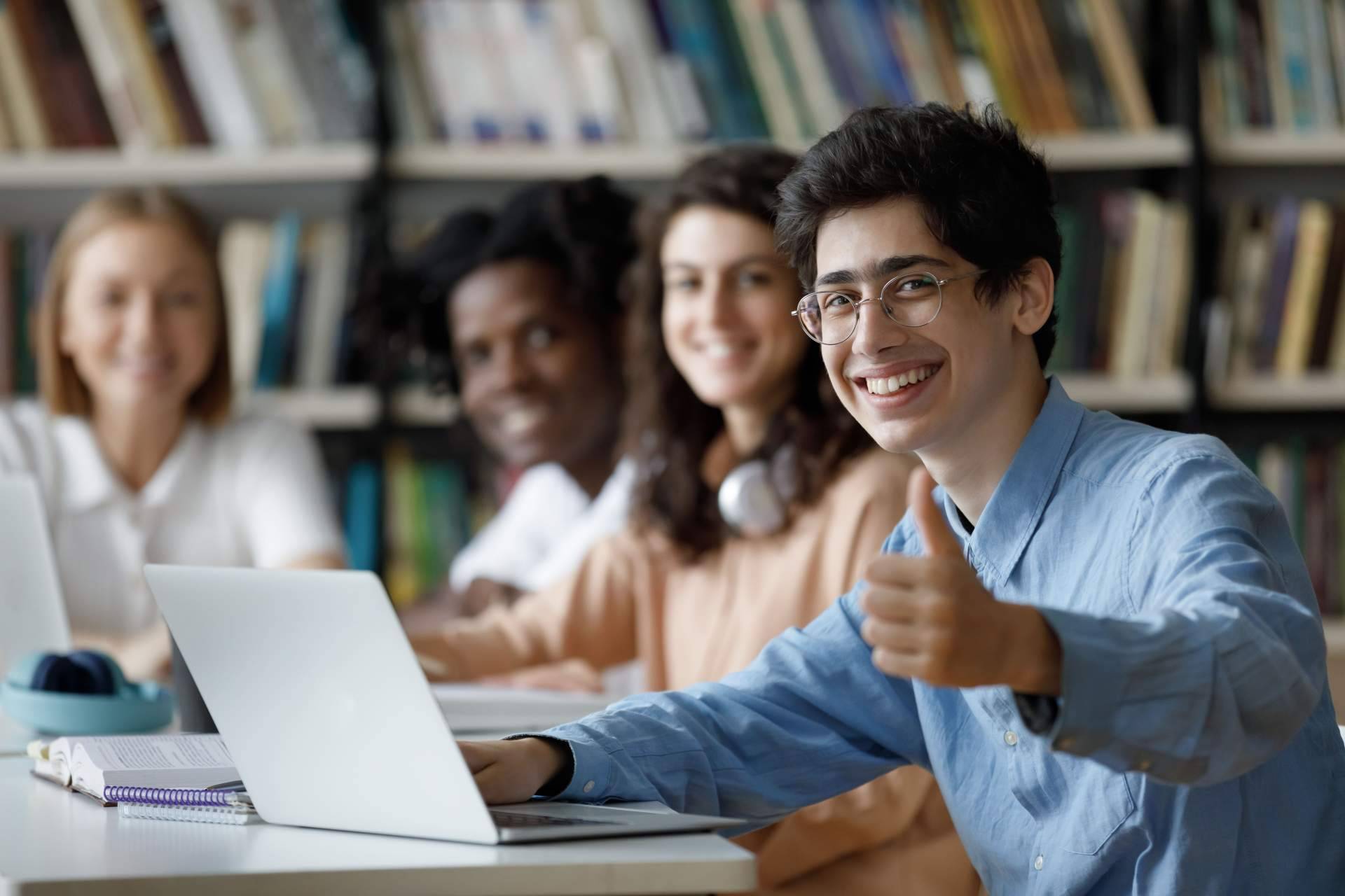 Encontrar ayuda TFG y ayuda TFM gracias a la academia Ayuda Universitaria
