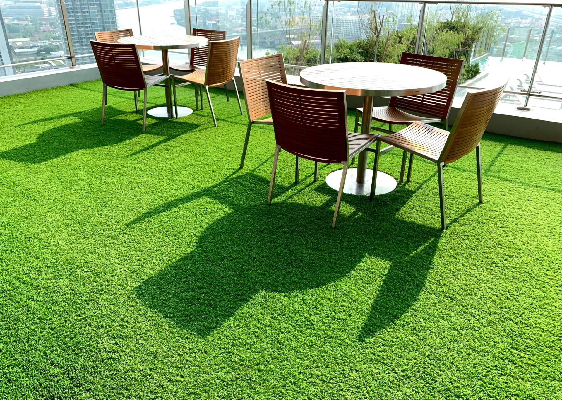Black Friday, la oportunidad para renovar el jardín con césped artificial de JardinVertical.es