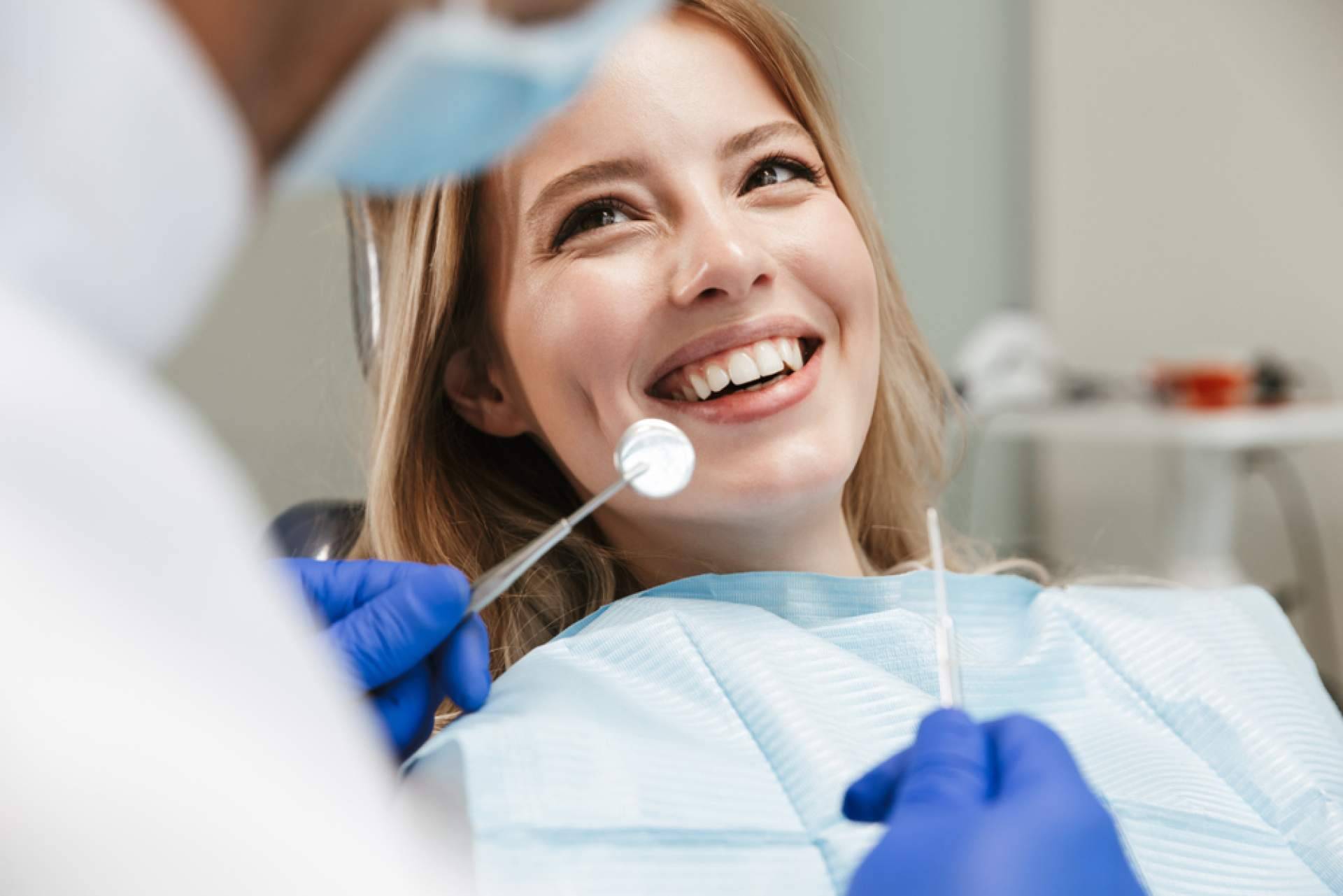 Carillas dentales dientes limados con los especialistas de Clínica Carlos Saiz Smile