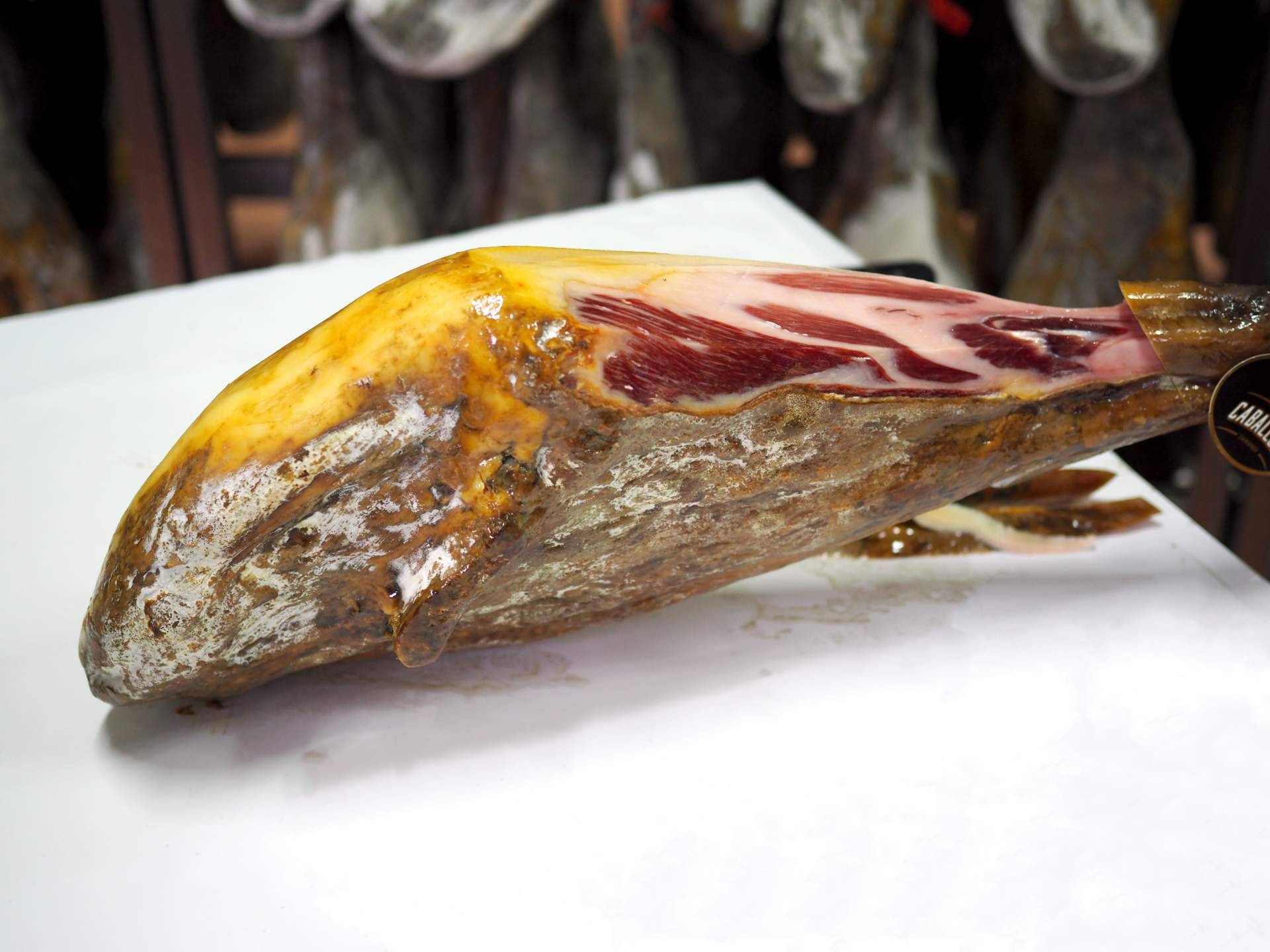¿Cómo empezar un jamón para el corte perfecto?