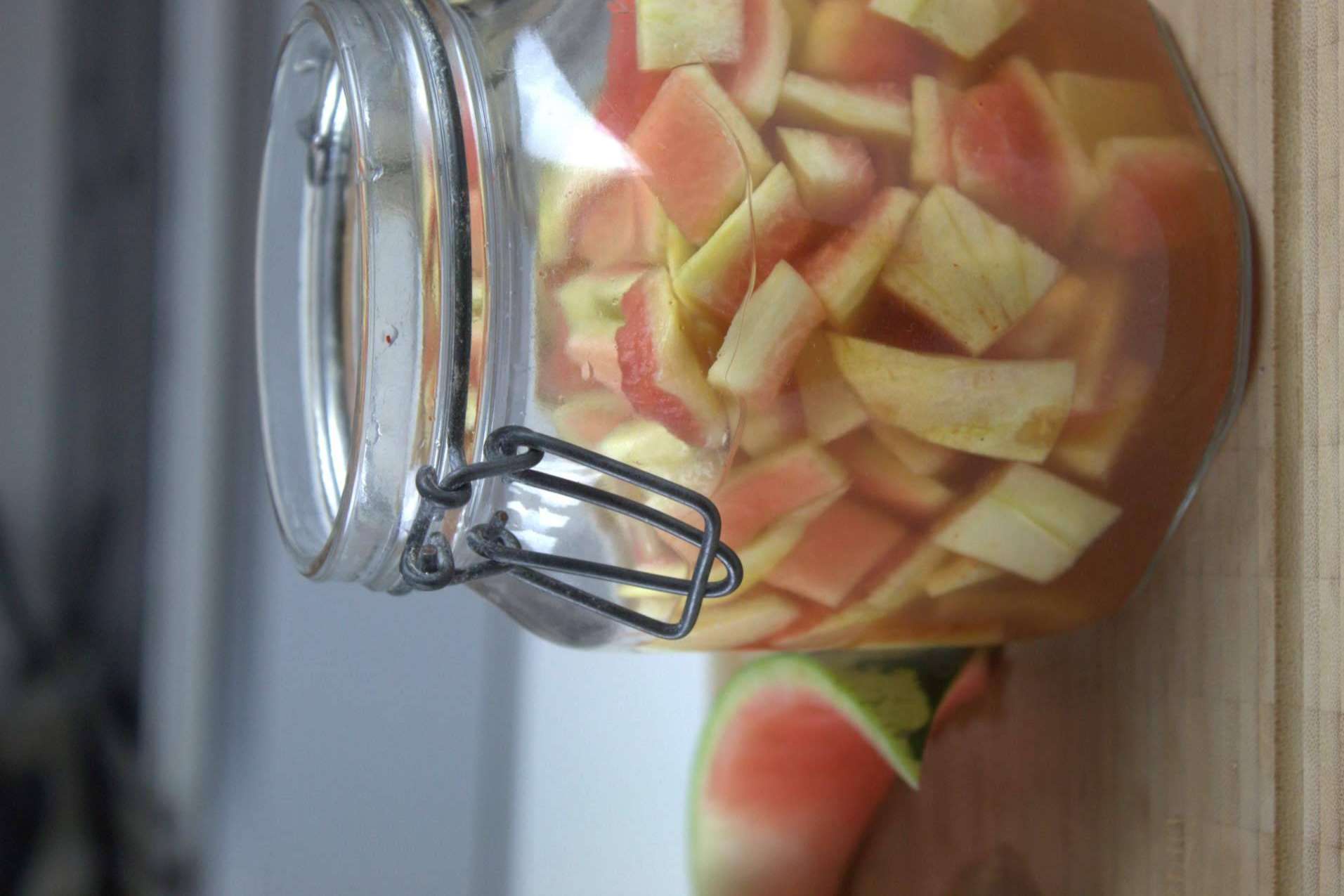 Aprender a ahorrar con el libro que enseña a convertir mondas de plátano, posos de café o pipas de melón en deliciosos platos