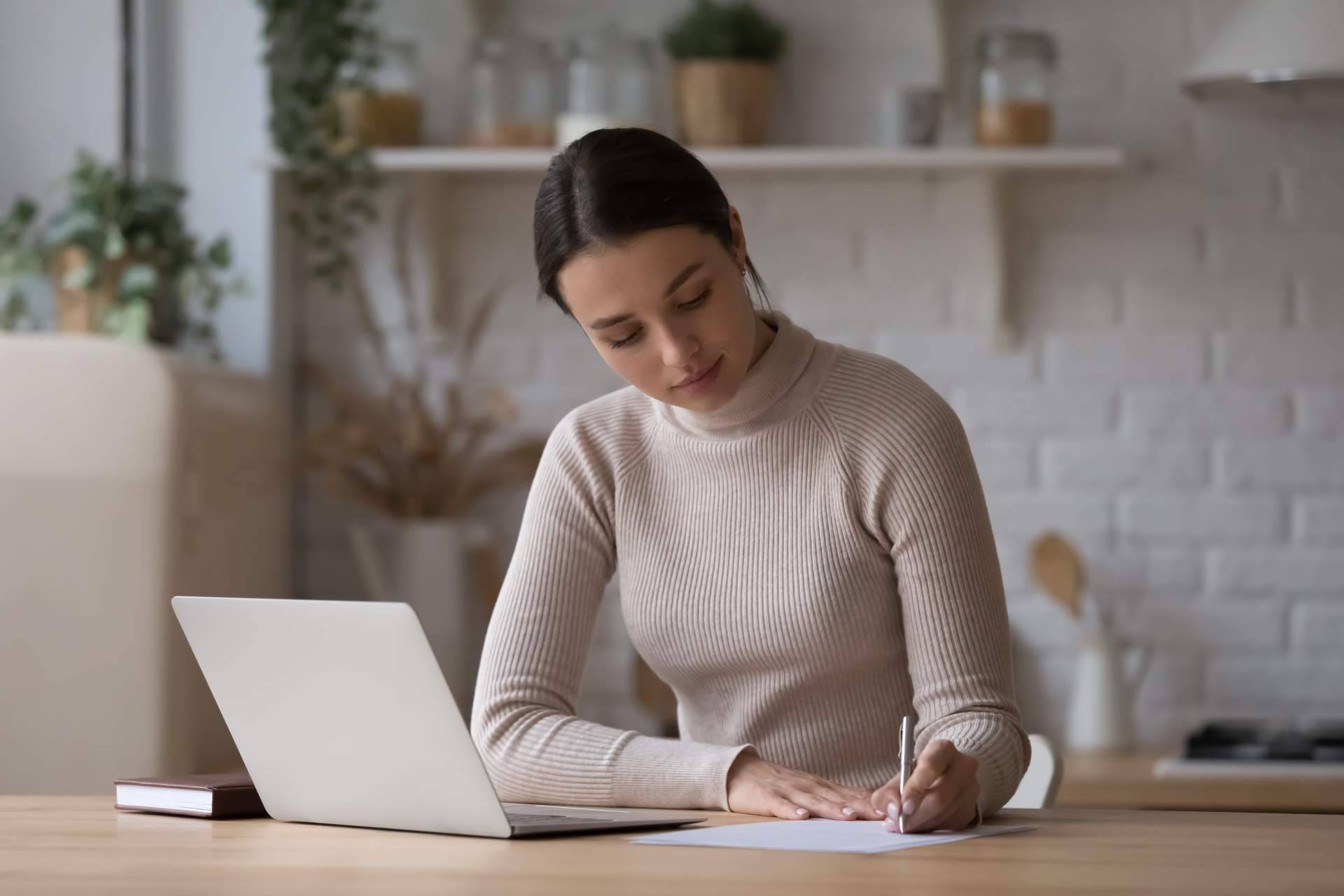 Link Formación Profesional ofrece cursos de formación que puntúan en oposiciones o bolsas de empleo