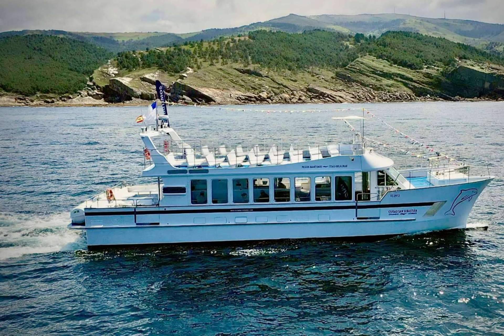 Excursiones por la costa cantábrica a bordo del Catamarán 'Ciudad San Sebastián'