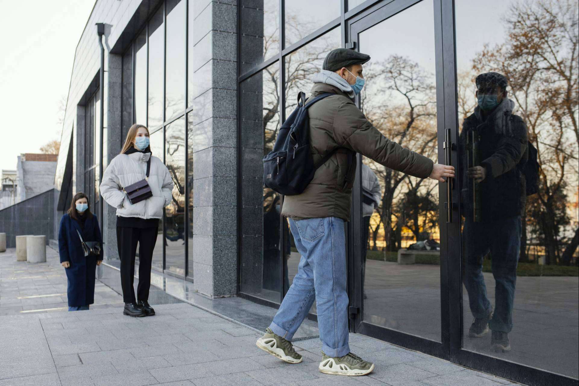 ¿Qué pasó con los solicitantes de asilo y el arraigo laboral?