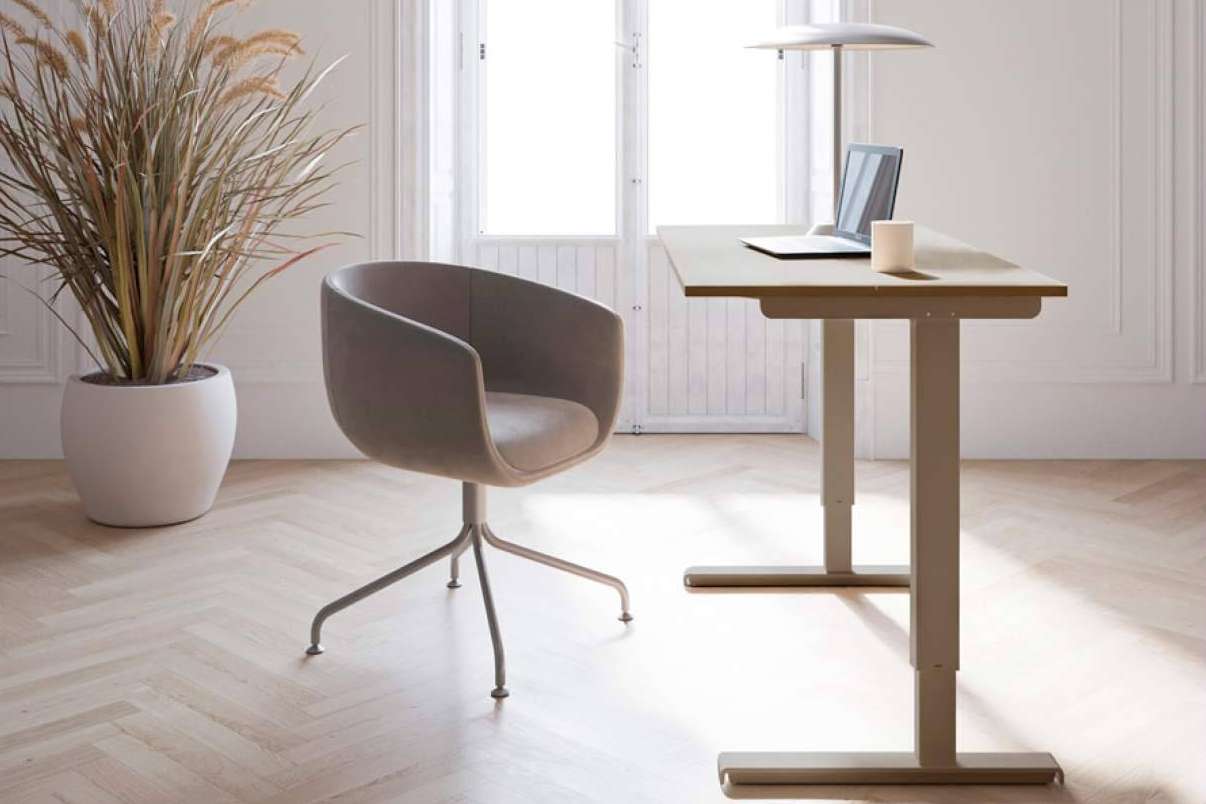 Mejorar la salud laboral es posible con las mesas regulables de OfficeDeco