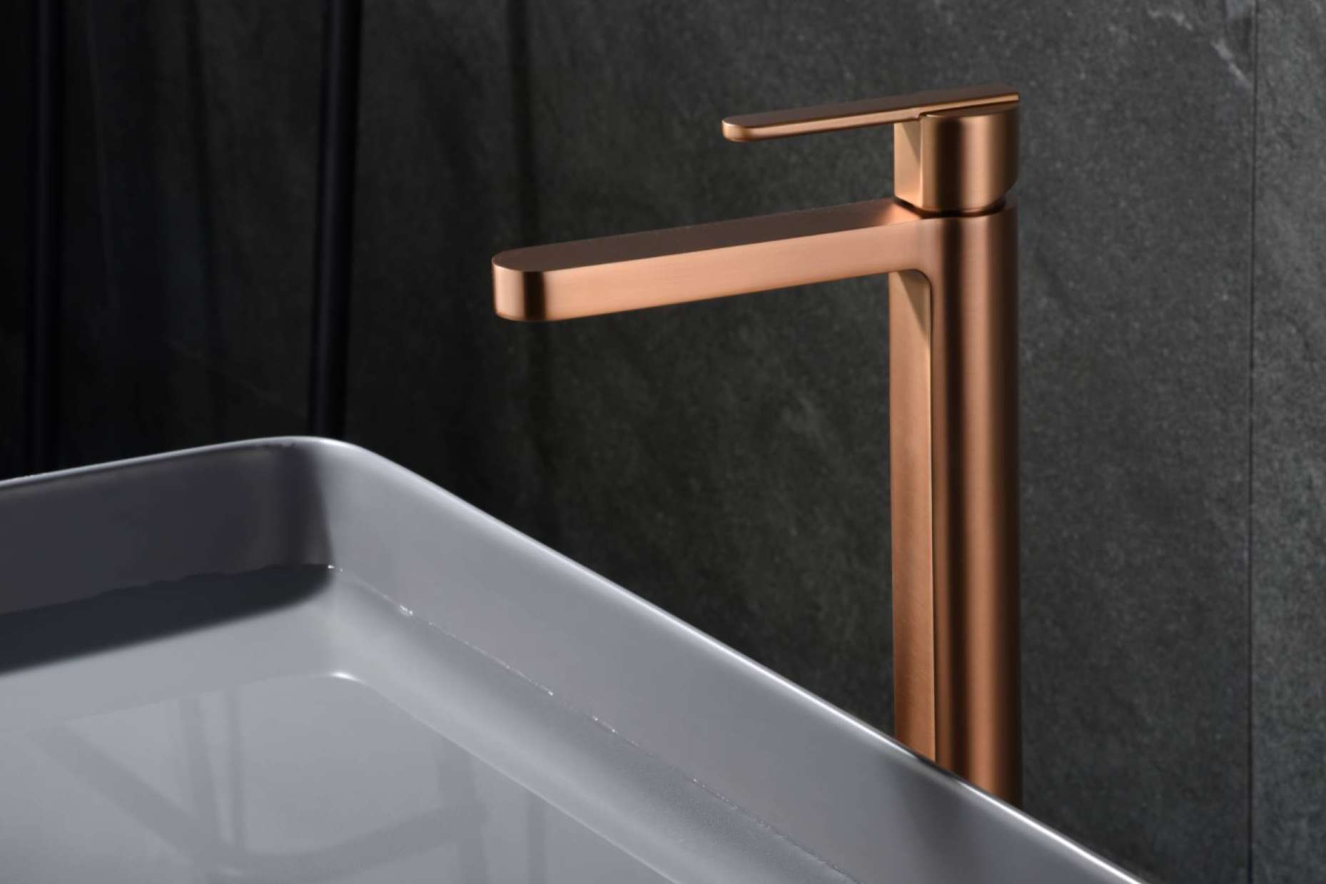 El oro rosa cepillado, la tendencia de actualidad en elementos para baños que ofrece IMEX Products