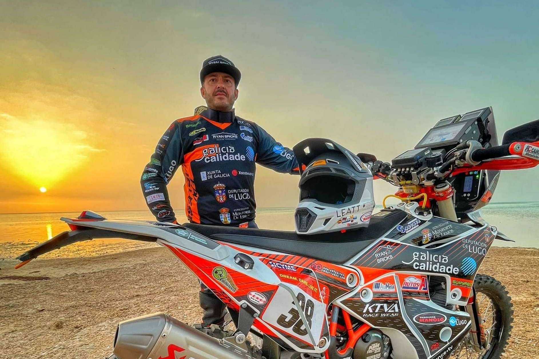 Personalización y estilo, equipaciones de moto de ADHESIVOSEMBARRADOS