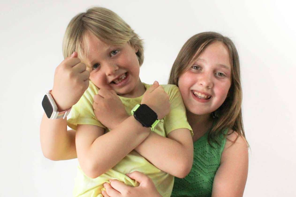 Los relojes con GPS de SaveFamily ofrecen función de llamadas para niños