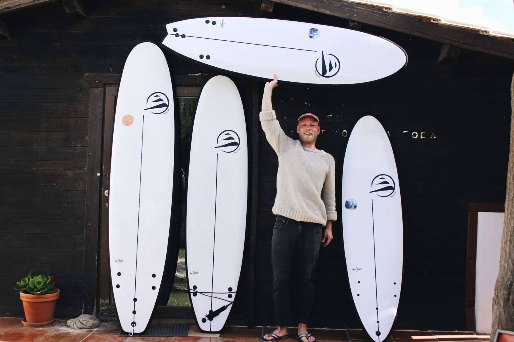 Flysurf, tablas de surf para que los principiantes aprendan a surfear este verano
