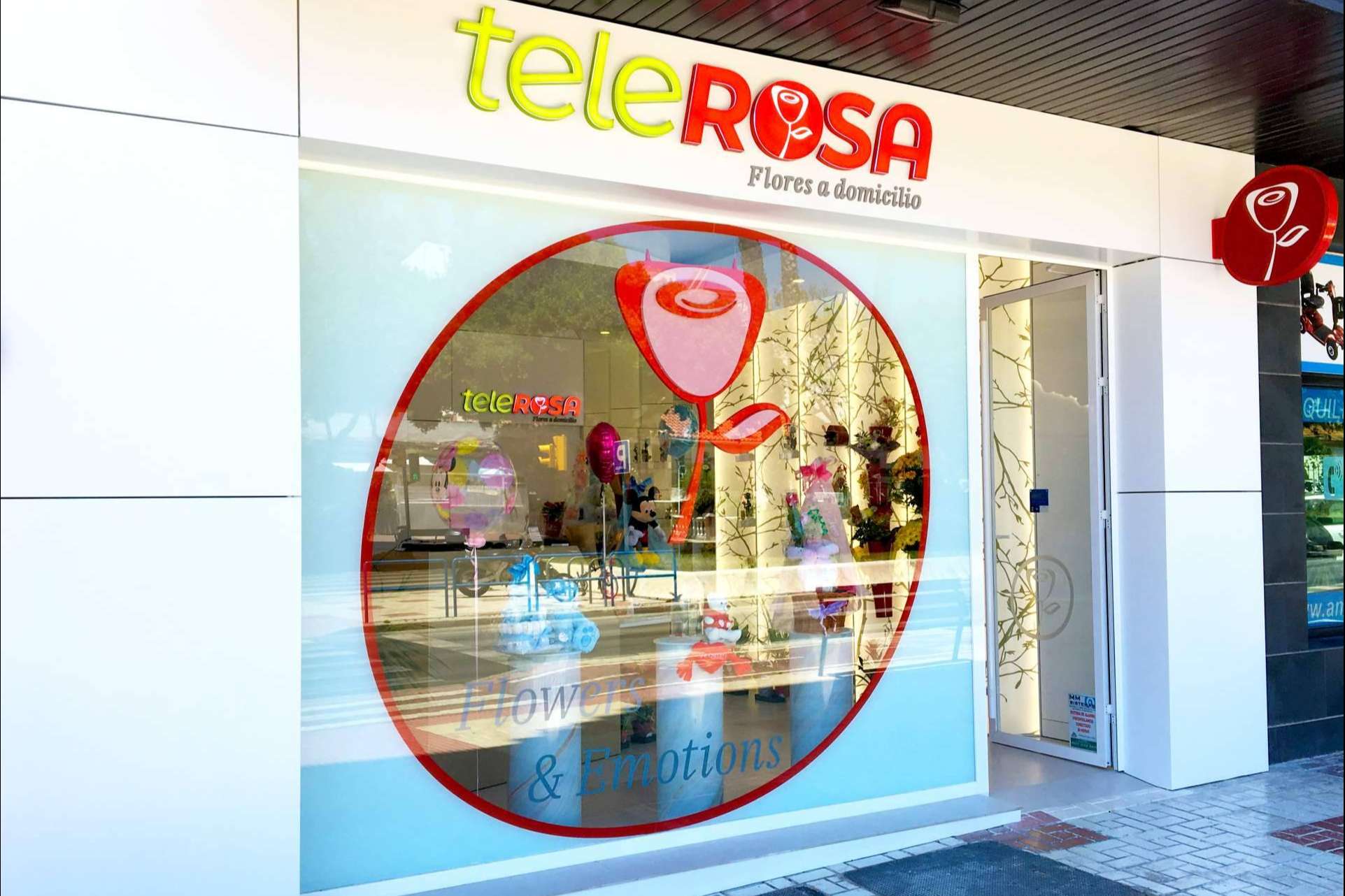 teleROSA celebra 25 años y continúa innovando en el sector de envío de flores a domicilio