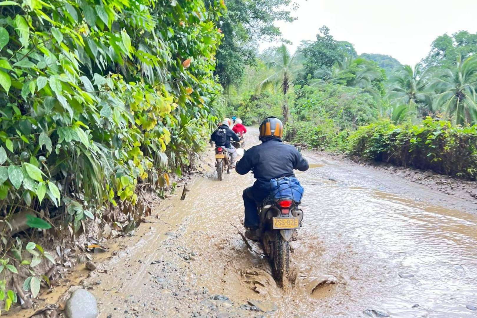 Viajar por Colombia en moto y recorrer sus playas, montañas y pueblos coloniales